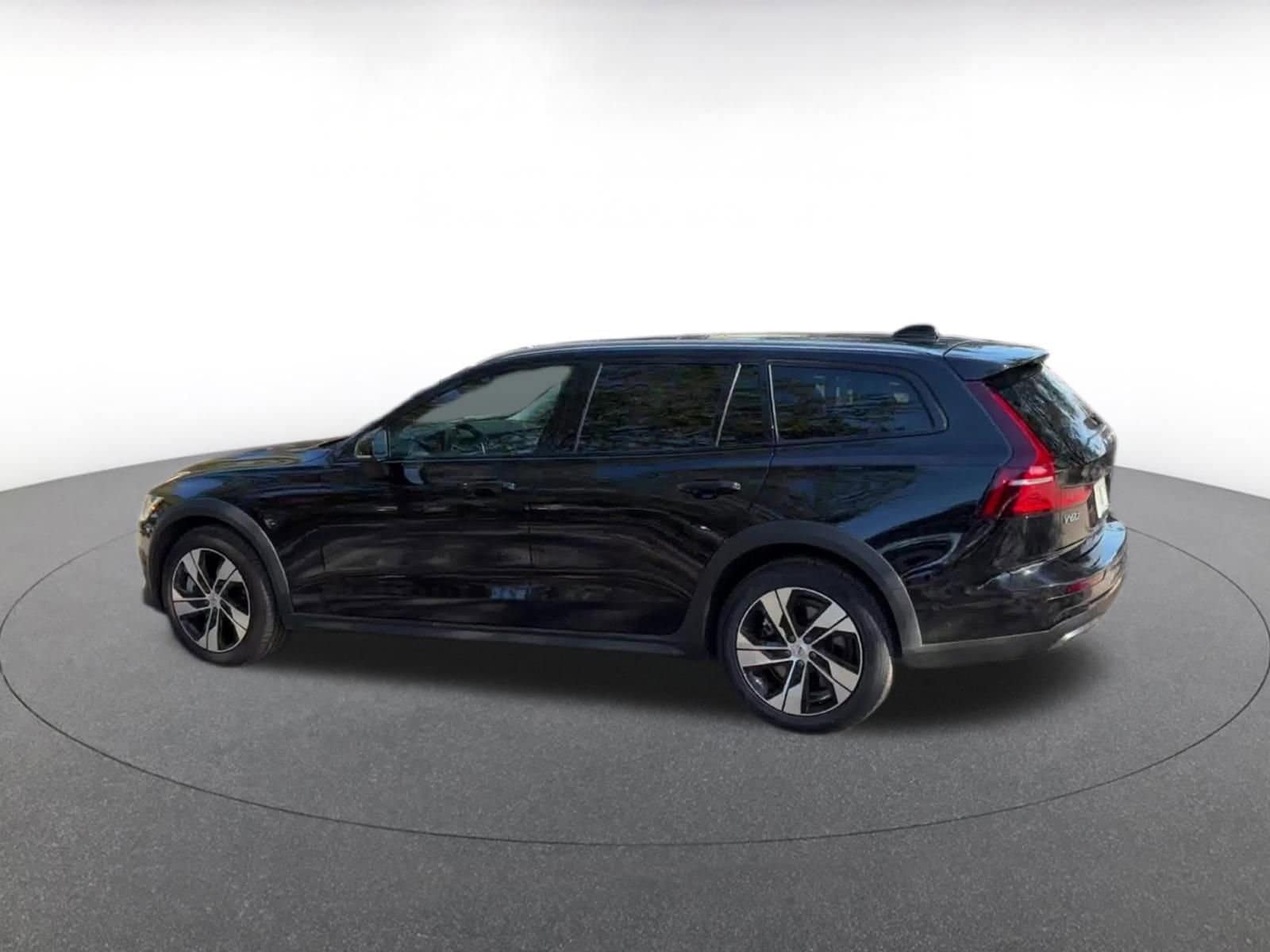 Thumbnail: 2025 Volvo S60 - 9