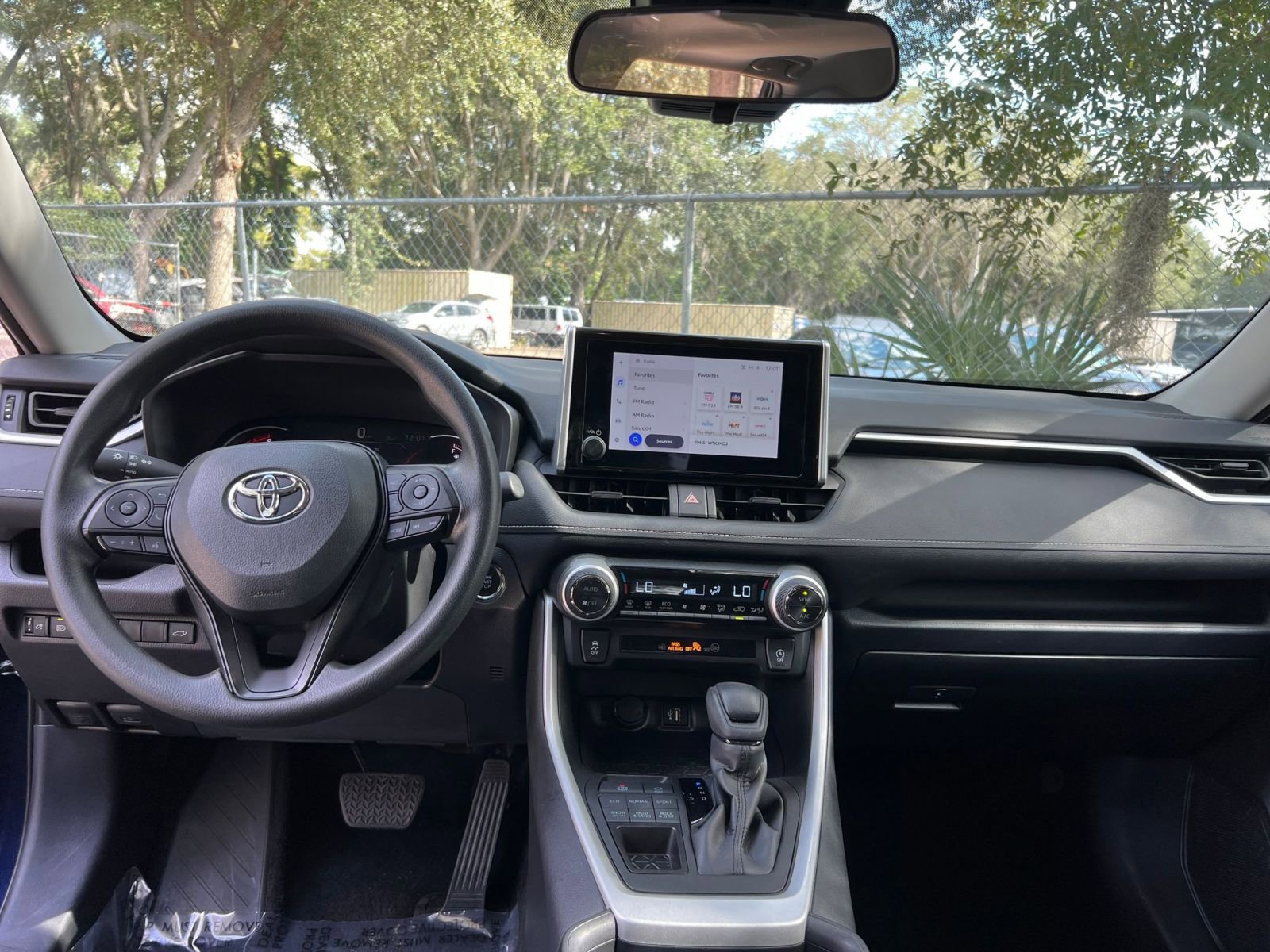 Thumbnail: 2025 Toyota RAV4 - 27