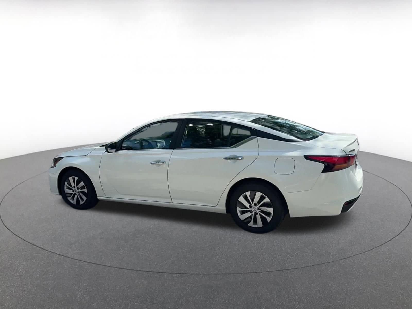Thumbnail: 2024 Nissan Altima - 10