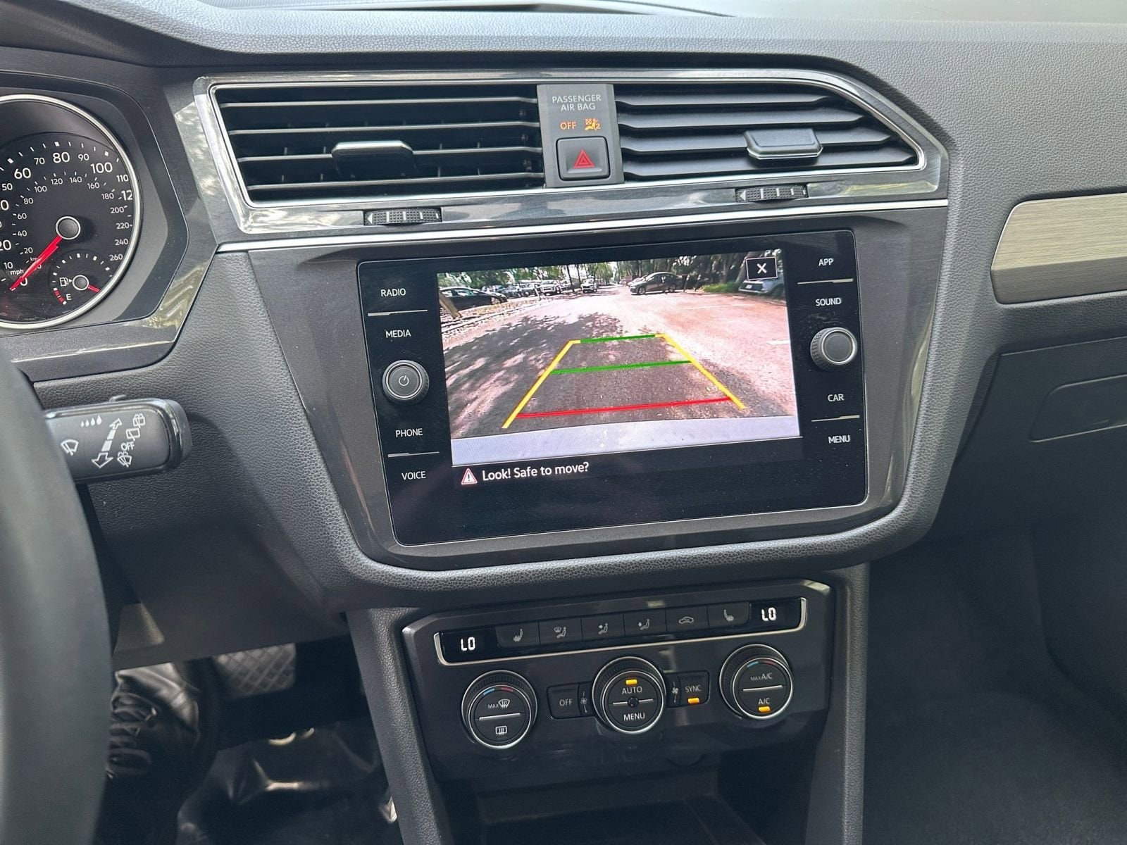 Thumbnail: 2021 Volkswagen Tiguan - 17