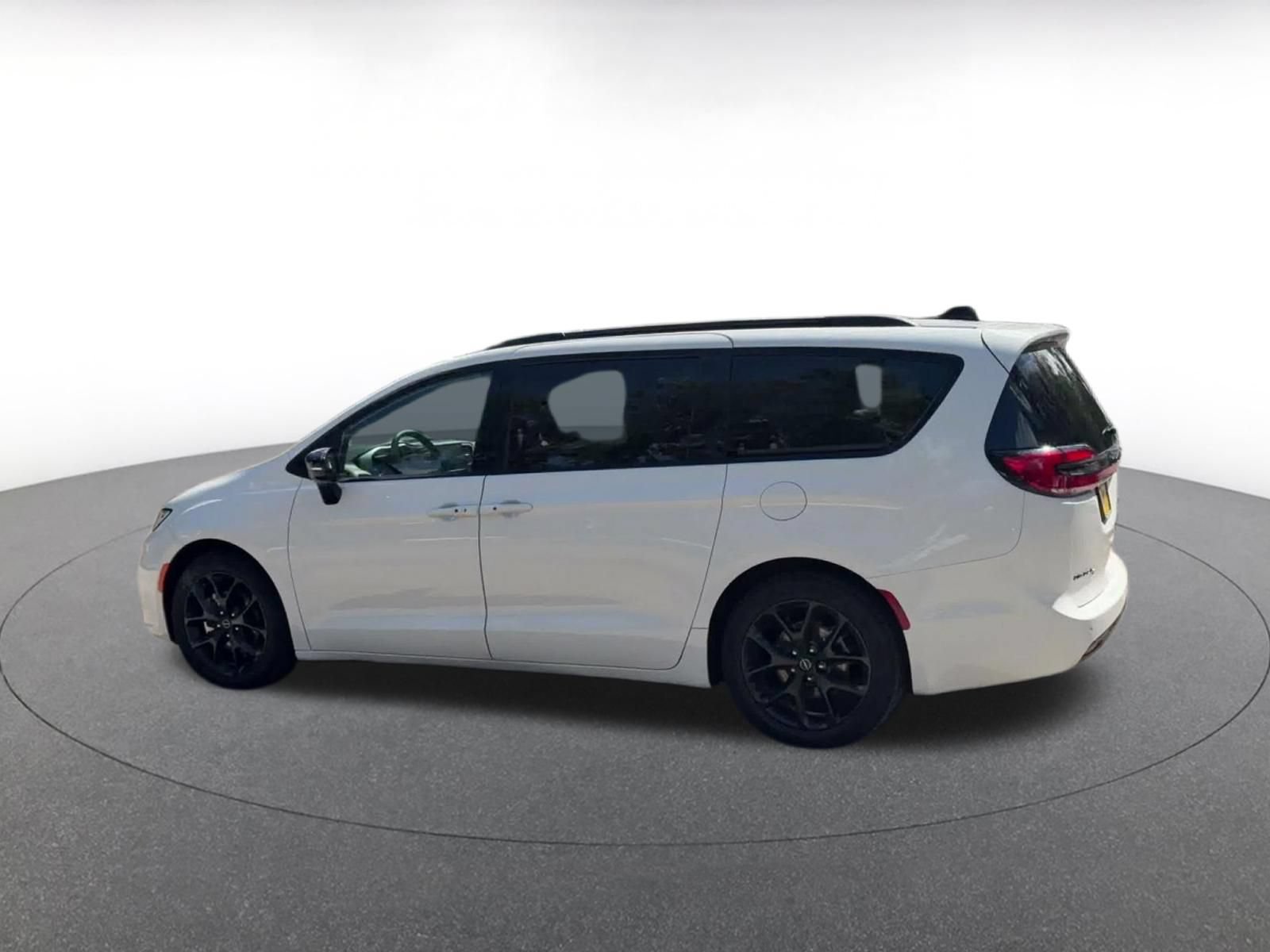 Thumbnail: 2025 Chrysler Pacifica - 9