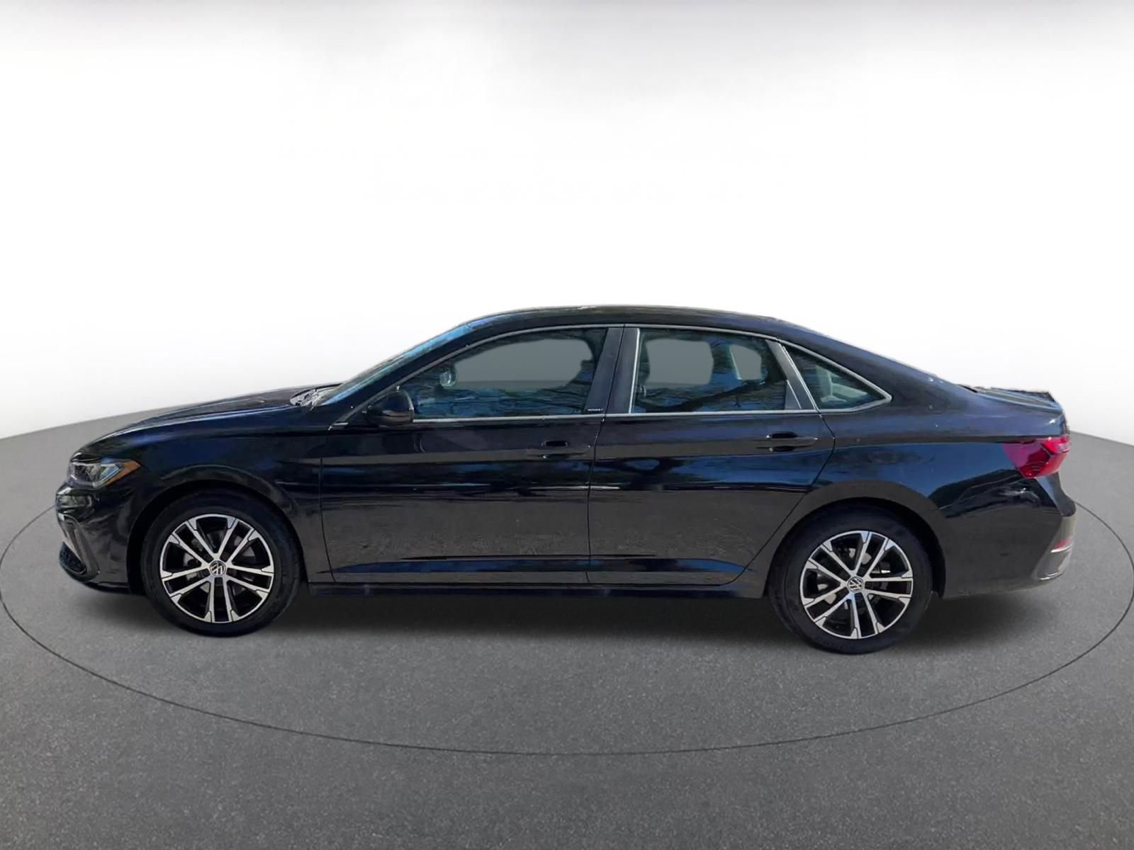 Thumbnail: 2025 Volkswagen Jetta - 9