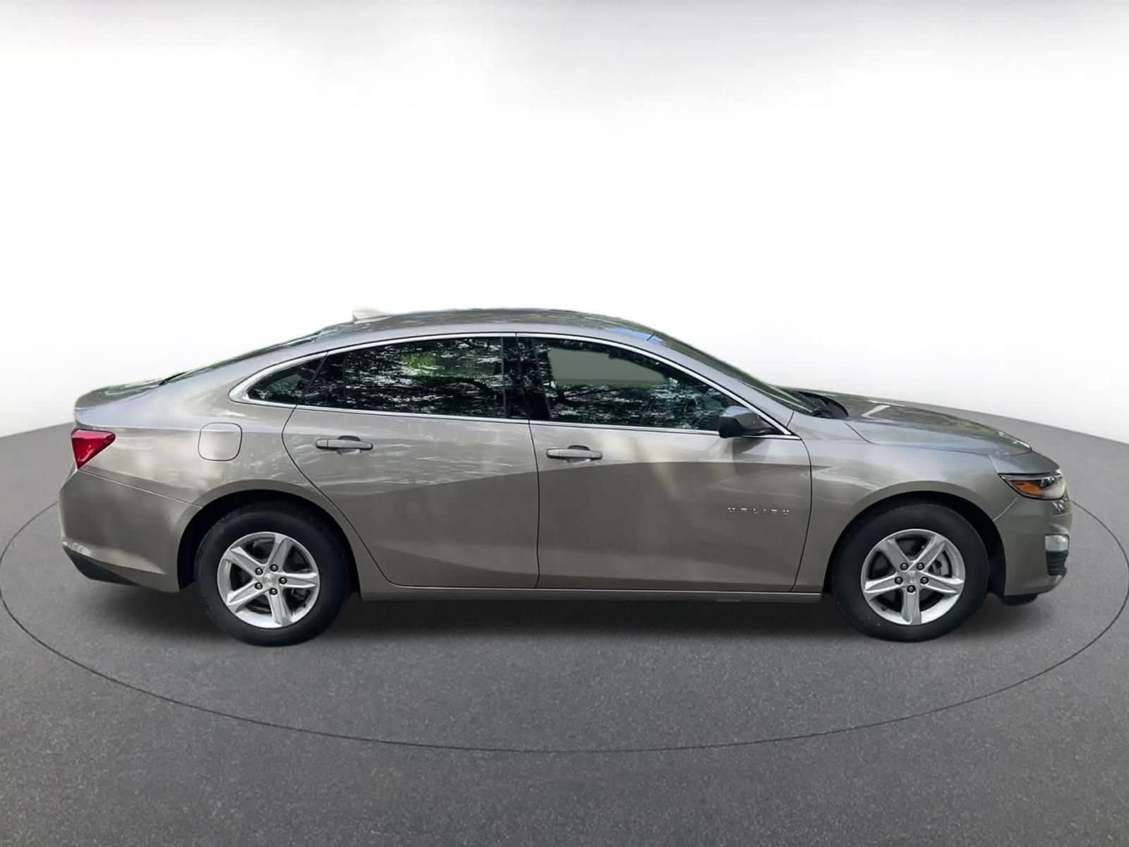 Thumbnail: 2024 Chevrolet Malibu - 16