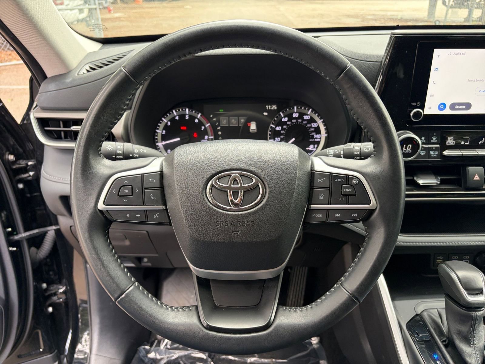 Thumbnail: 2025 Toyota Highlander - 30