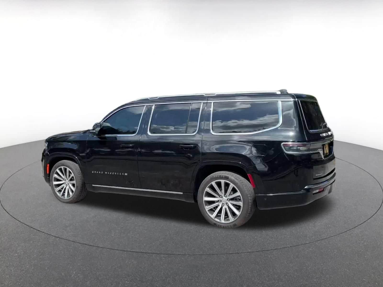 Thumbnail: 2023 Jeep Grand Wagoneer - 10