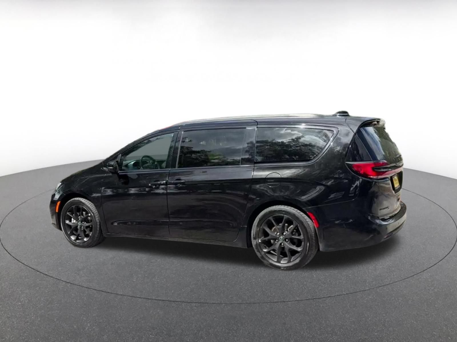 Thumbnail: 2025 Chrysler Pacifica - 10