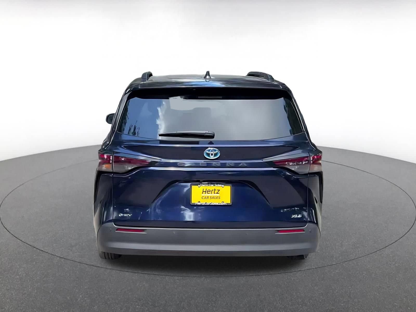 Thumbnail: 2025 Toyota Sienna - 10