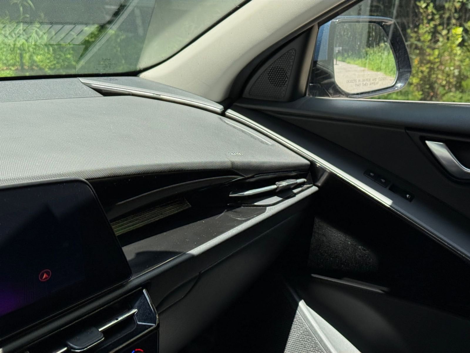 Thumbnail: 2023 Kia Niro - 32