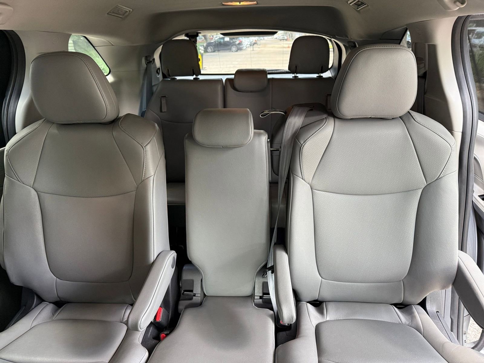 Thumbnail: 2023 Toyota Sienna - 32