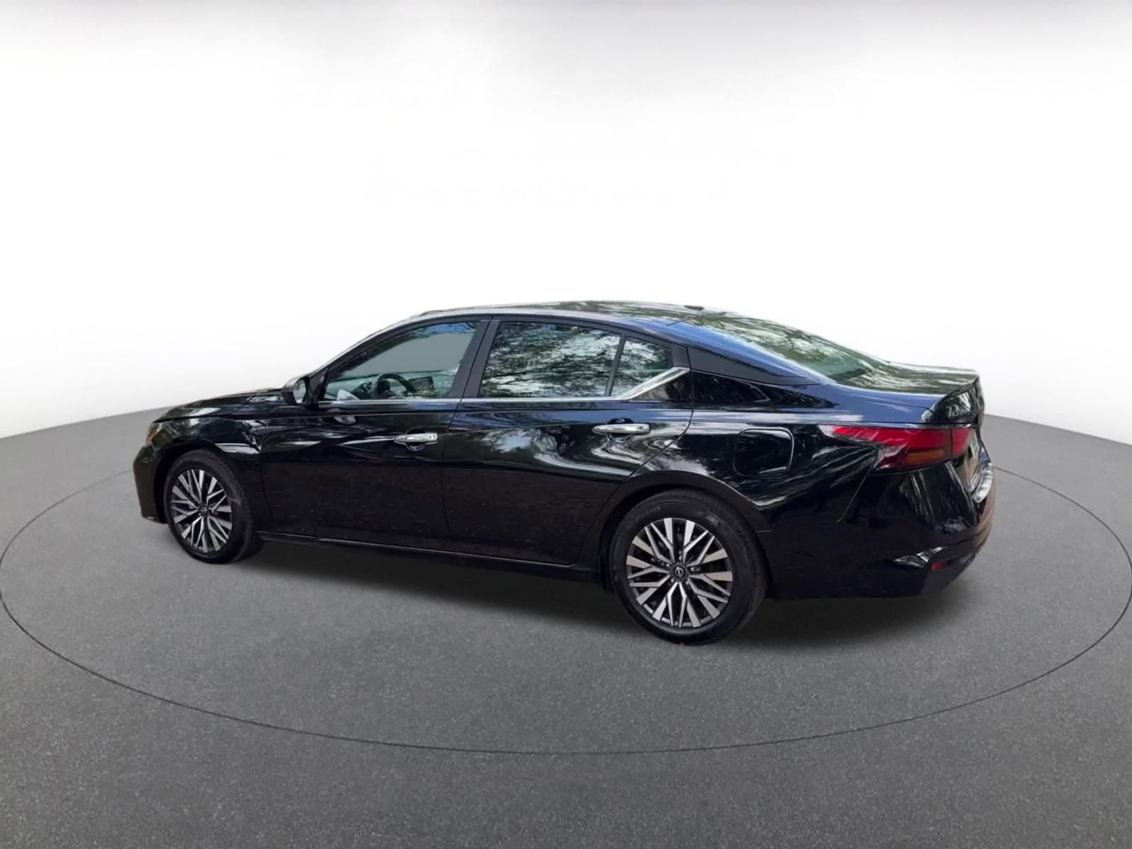 Thumbnail: 2025 Nissan Altima - 11