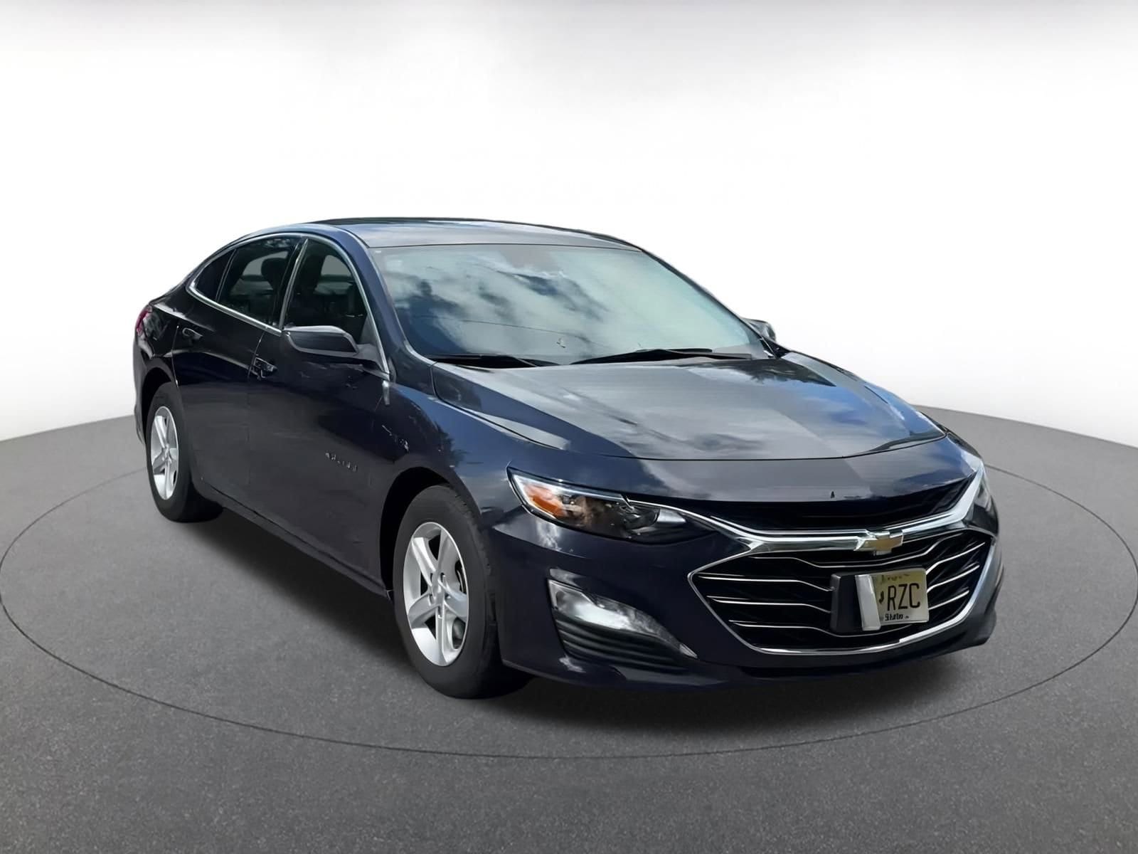 Thumbnail: 2023 Chevrolet Malibu - 3