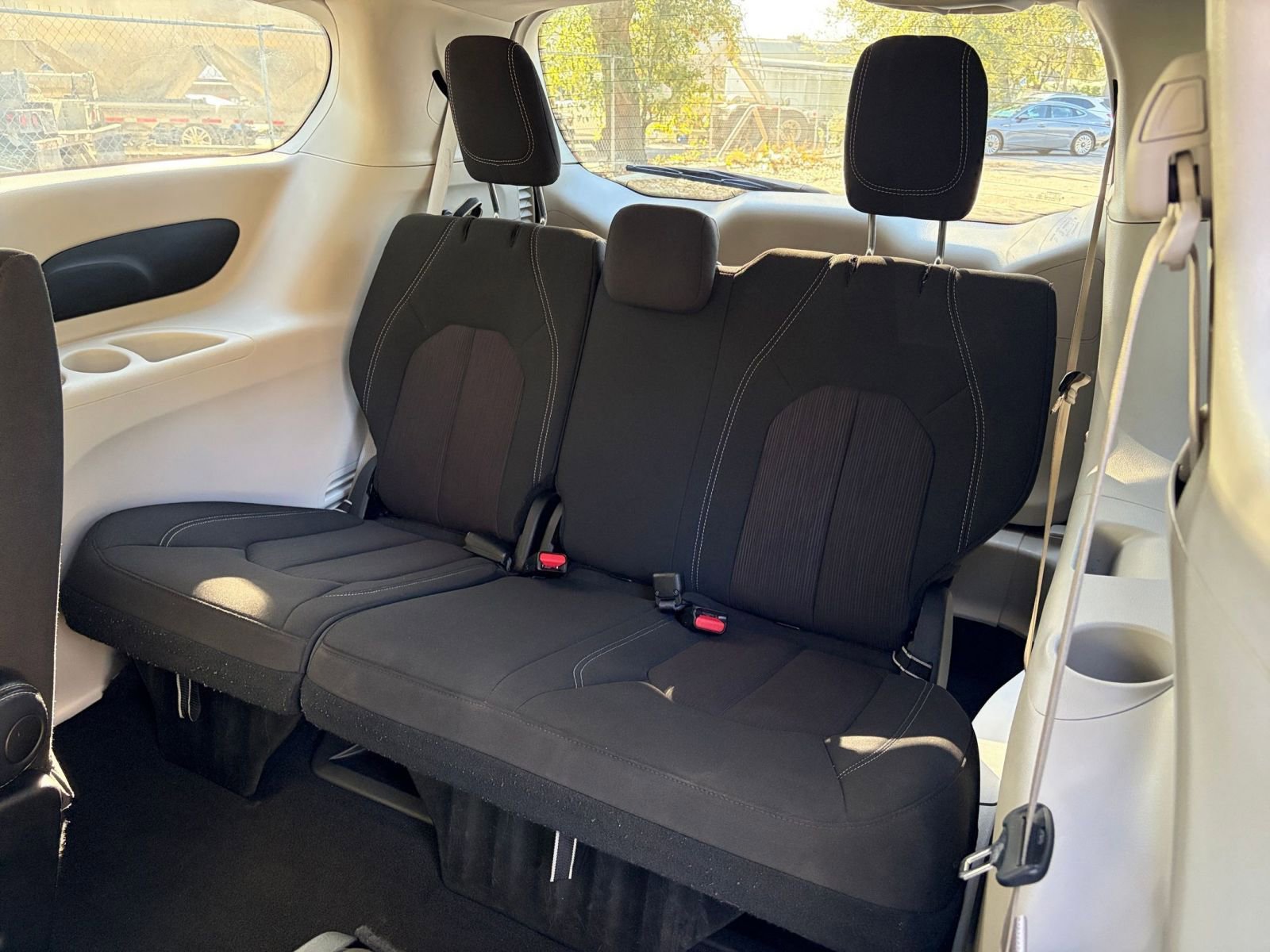 Thumbnail: 2023 Chrysler Voyager - 28