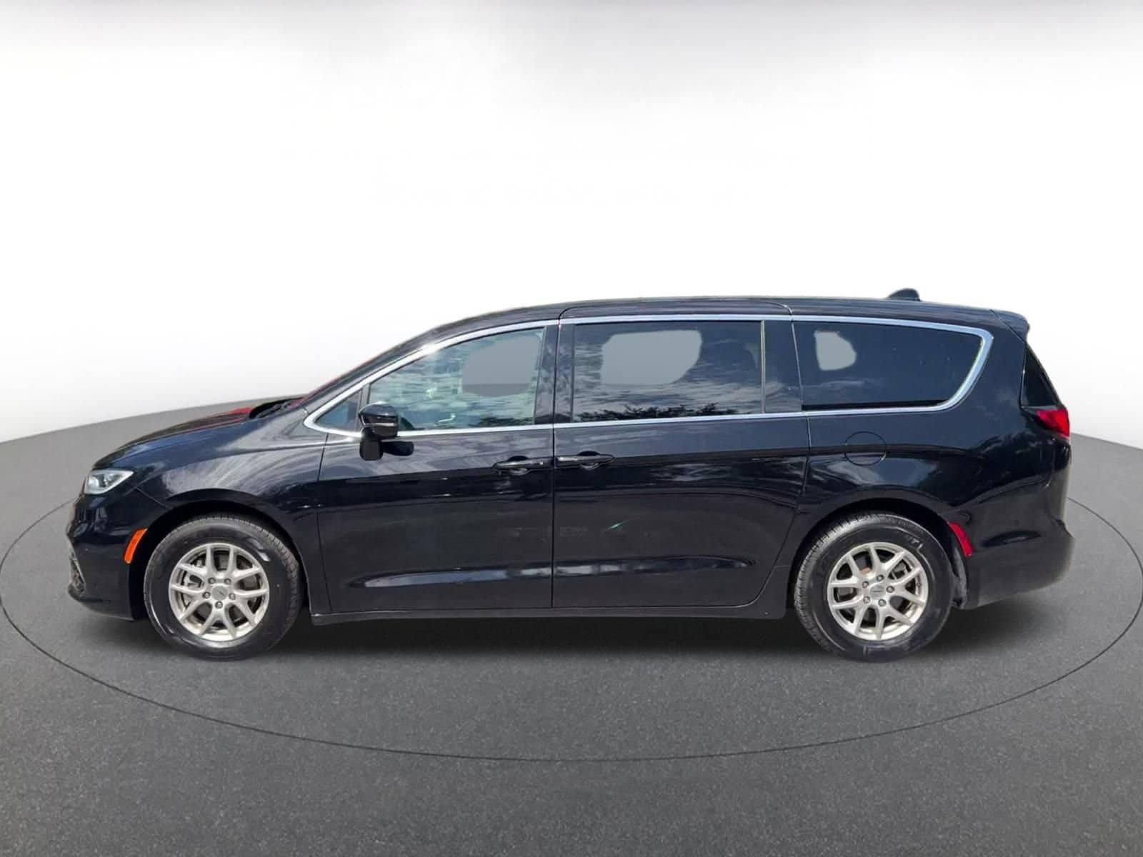 Thumbnail: 2025 Chrysler Pacifica - 7