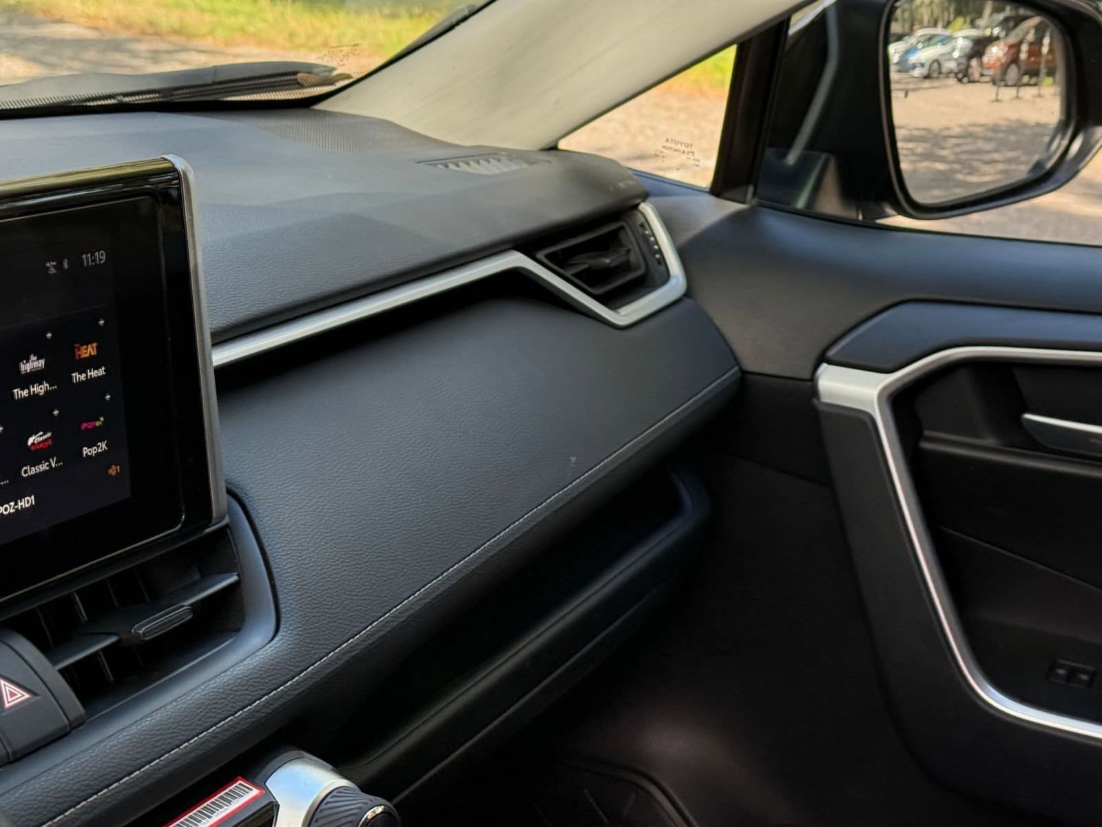 Thumbnail: 2025 Toyota RAV4 - 29