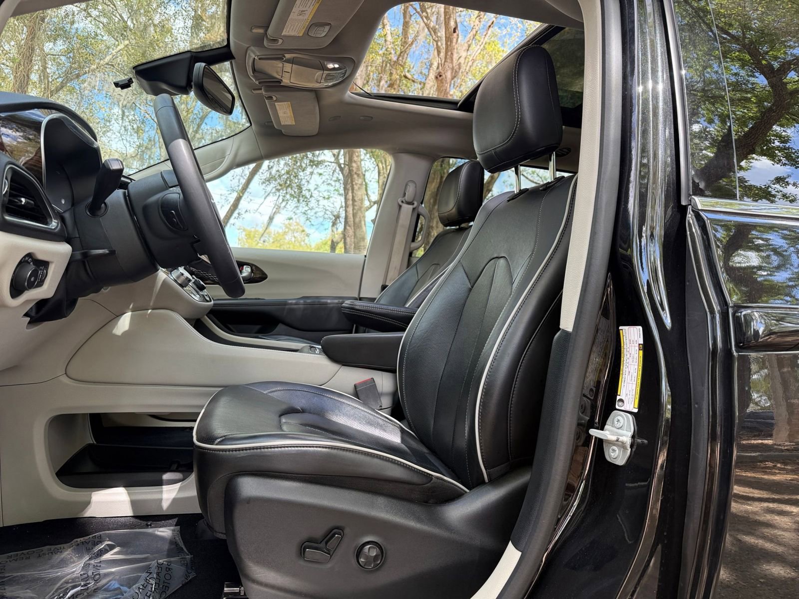 Thumbnail: 2023 Chrysler Pacifica - 34