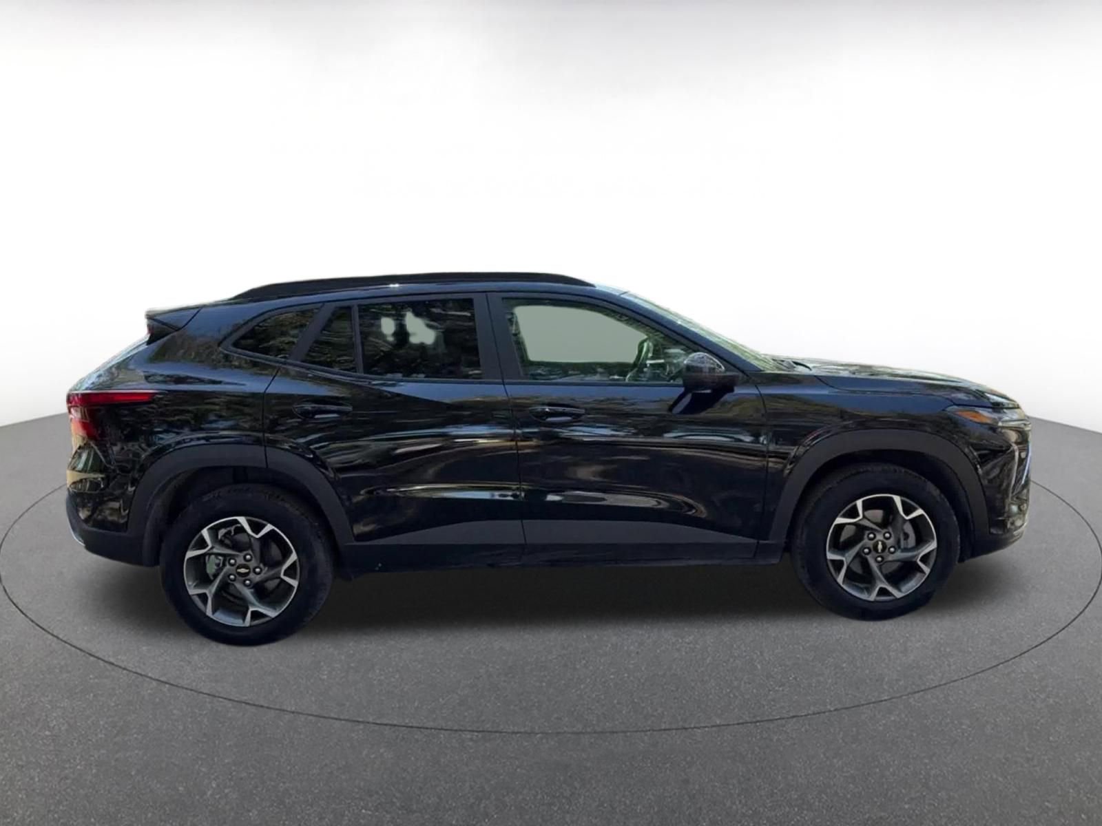 Thumbnail: 2025 Chevrolet Trax - 17