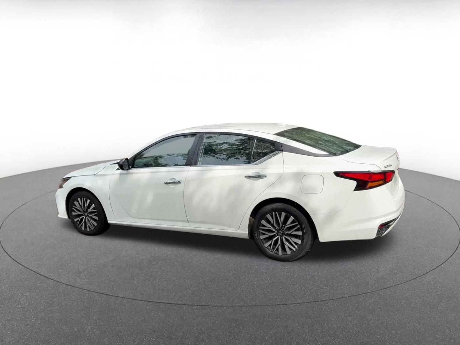 Thumbnail: 2025 Nissan Altima - 10