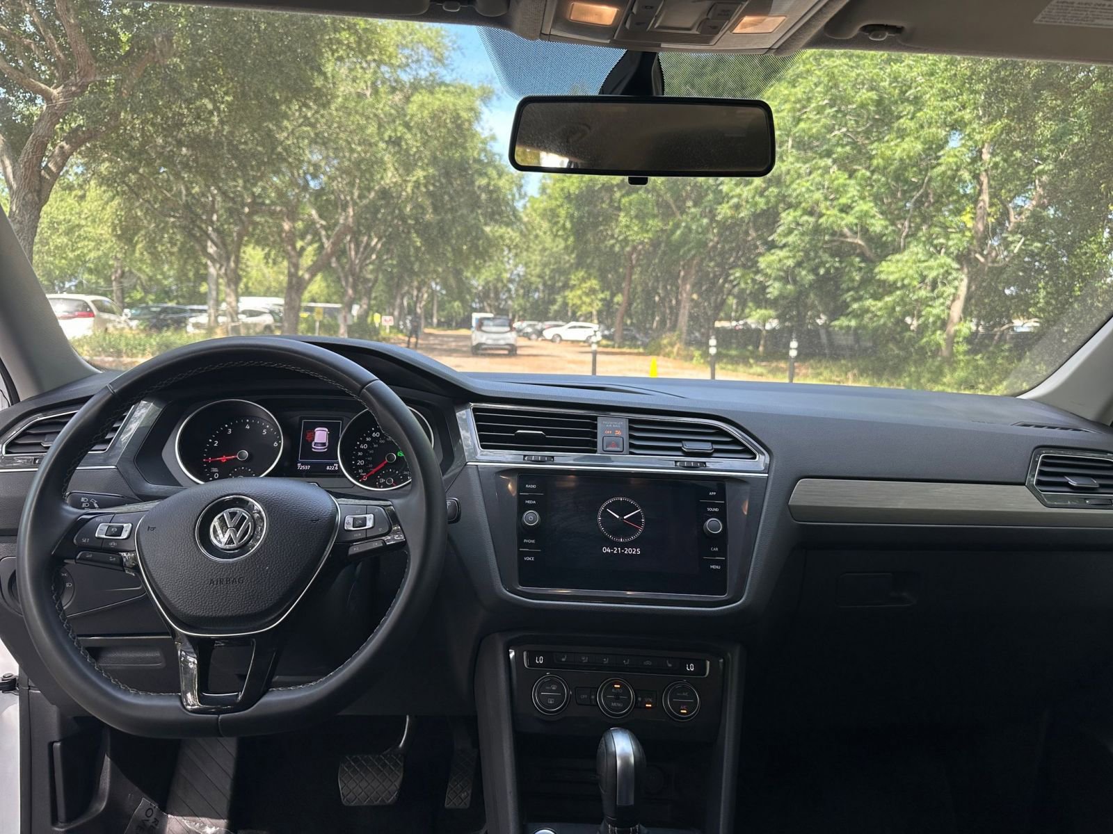 Thumbnail: 2021 Volkswagen Tiguan - 27