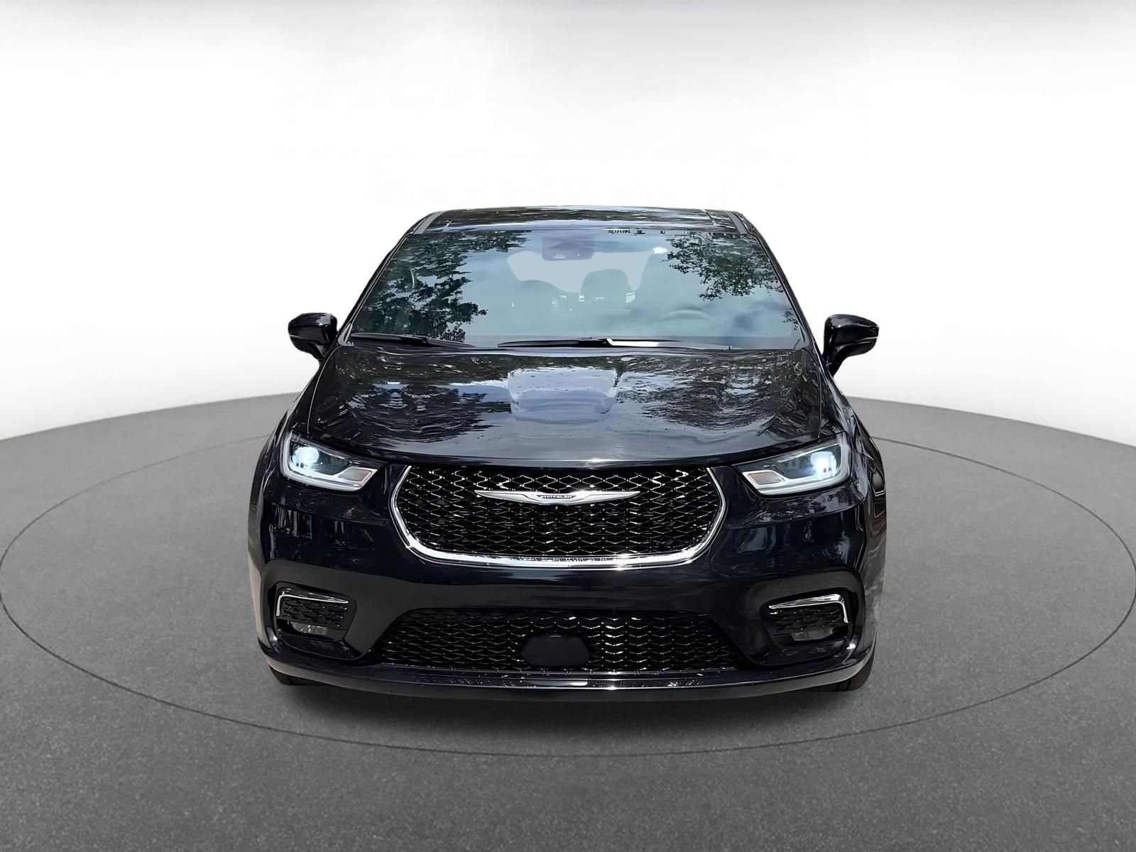 Thumbnail: 2025 Chrysler Pacifica - 4