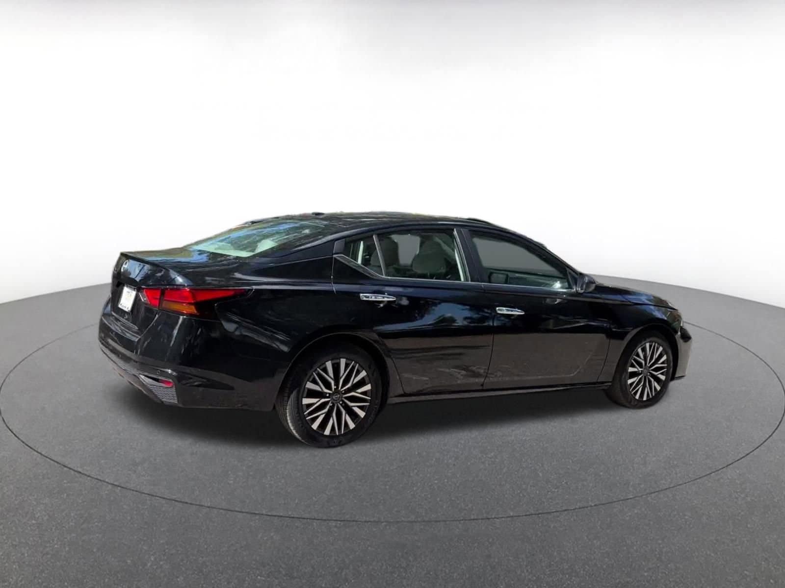 Thumbnail: 2025 Nissan Altima - 15