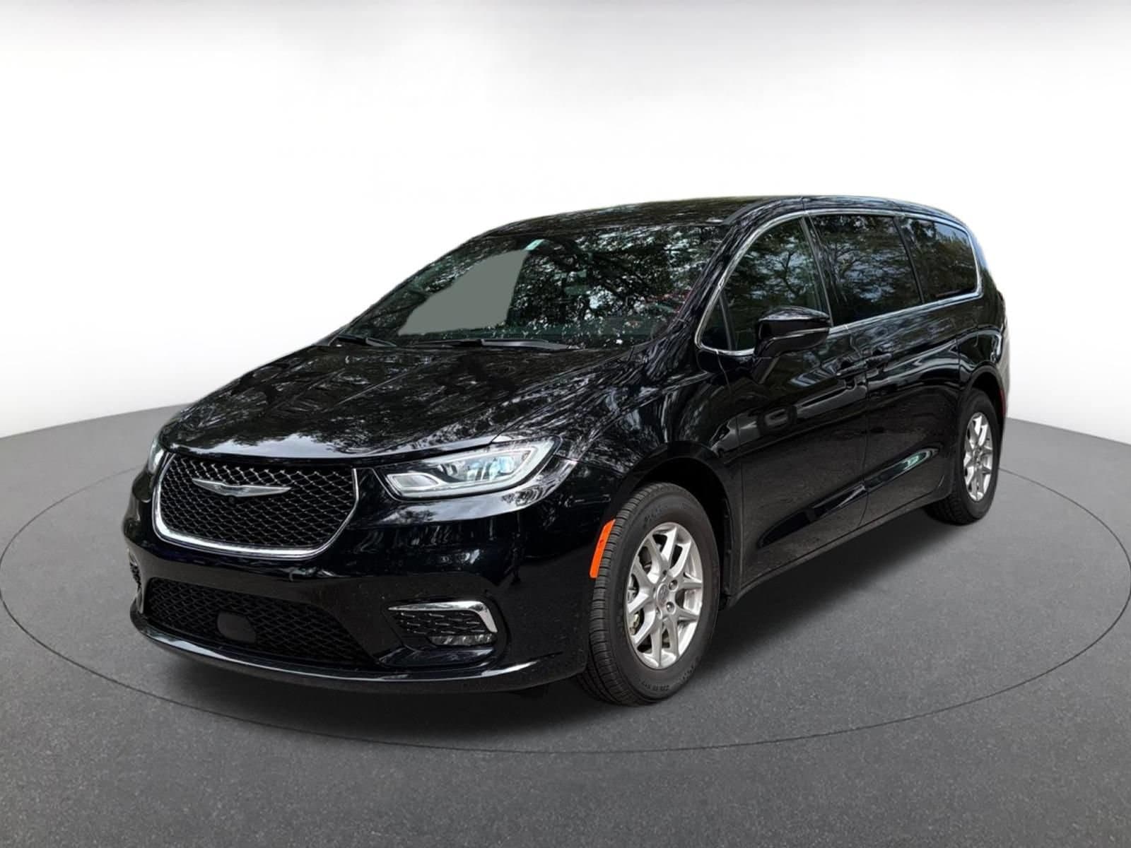 Thumbnail: 2025 Chrysler Pacifica - 3