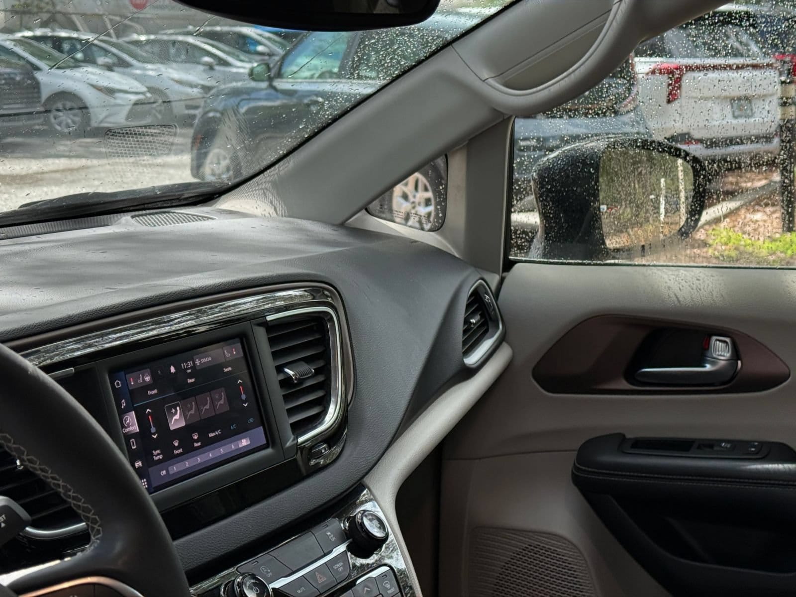 Thumbnail: 2024 Chrysler Voyager - 34