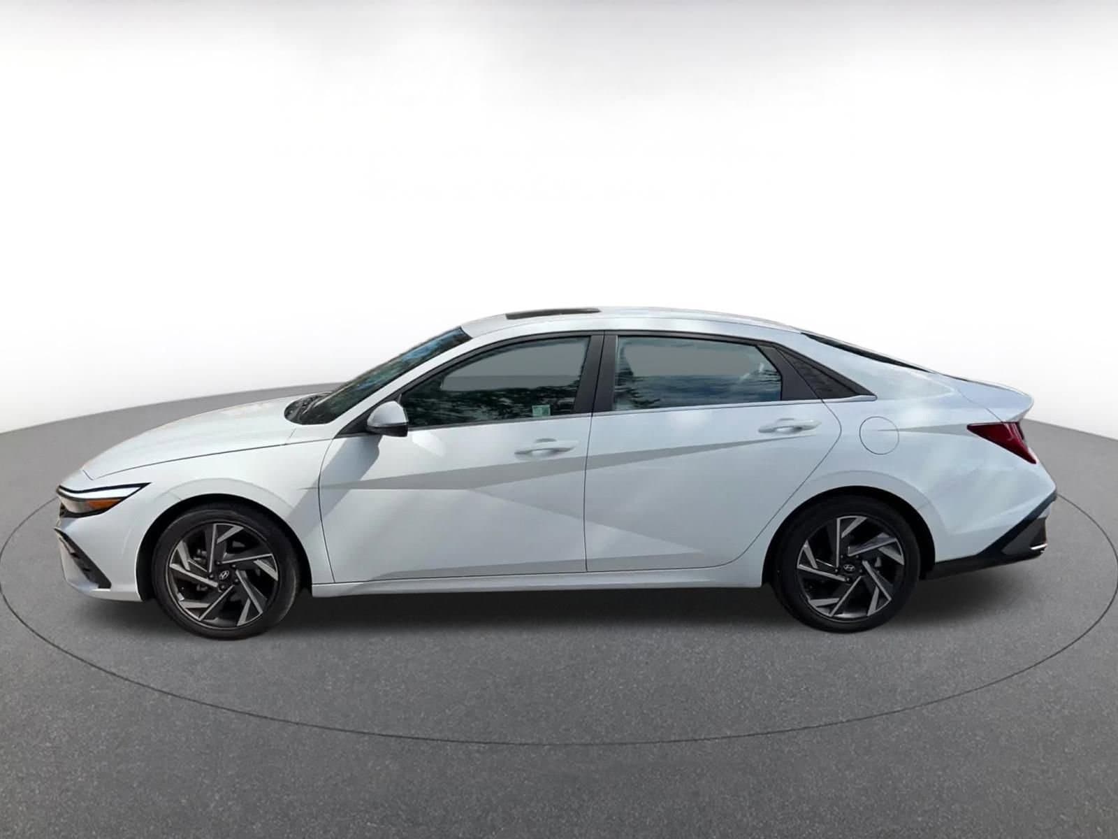 Thumbnail: 2025 Hyundai Elantra - 9