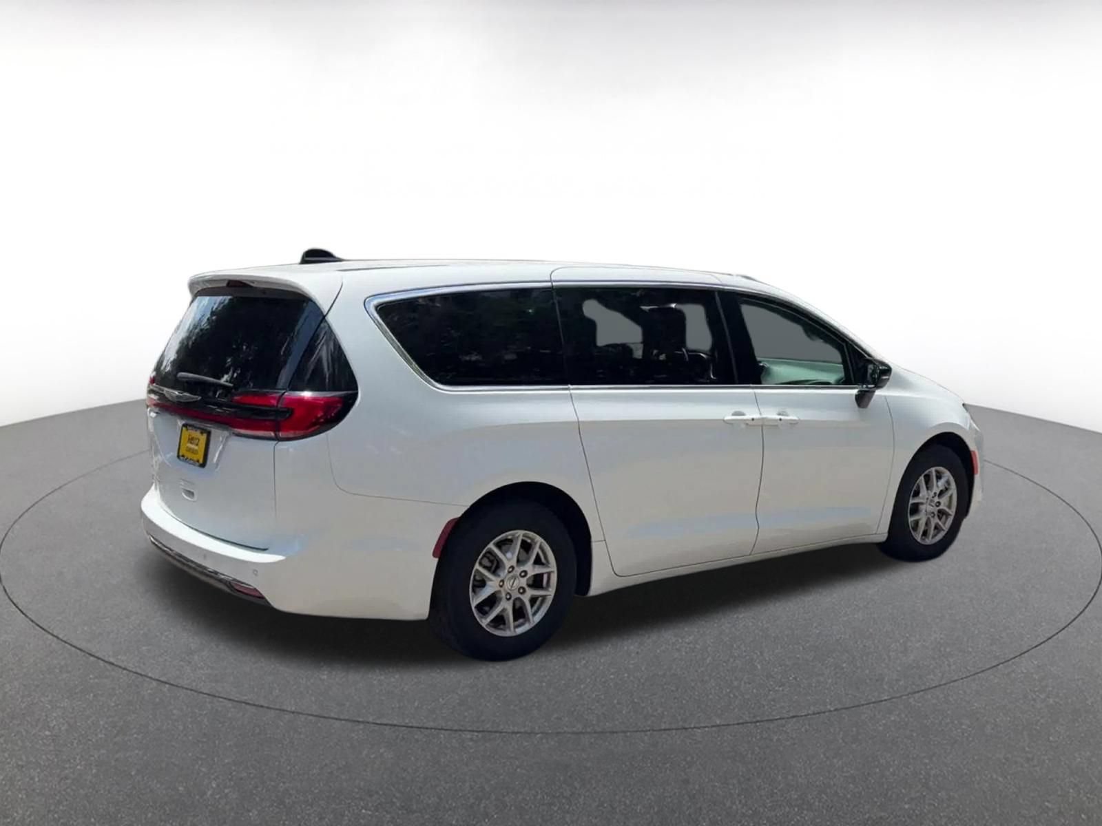 Thumbnail: 2025 Chrysler Pacifica - 12