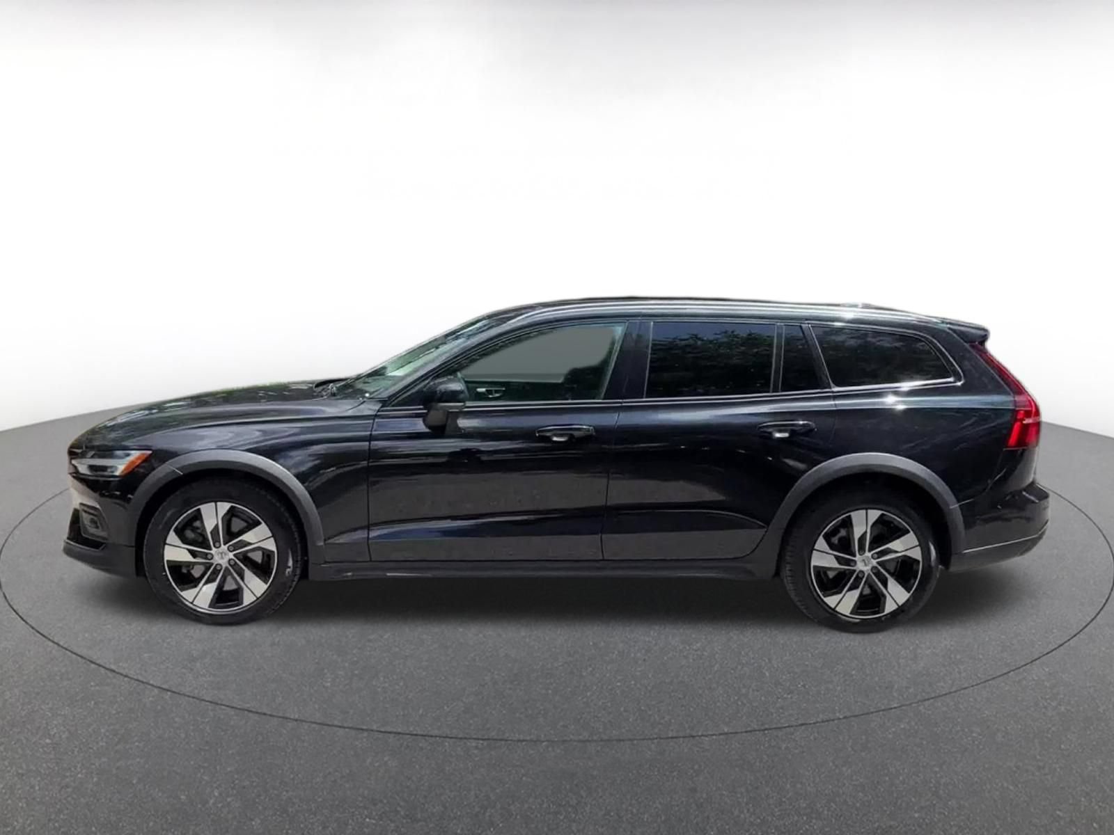 Thumbnail: 2025 Volvo S60 - 8