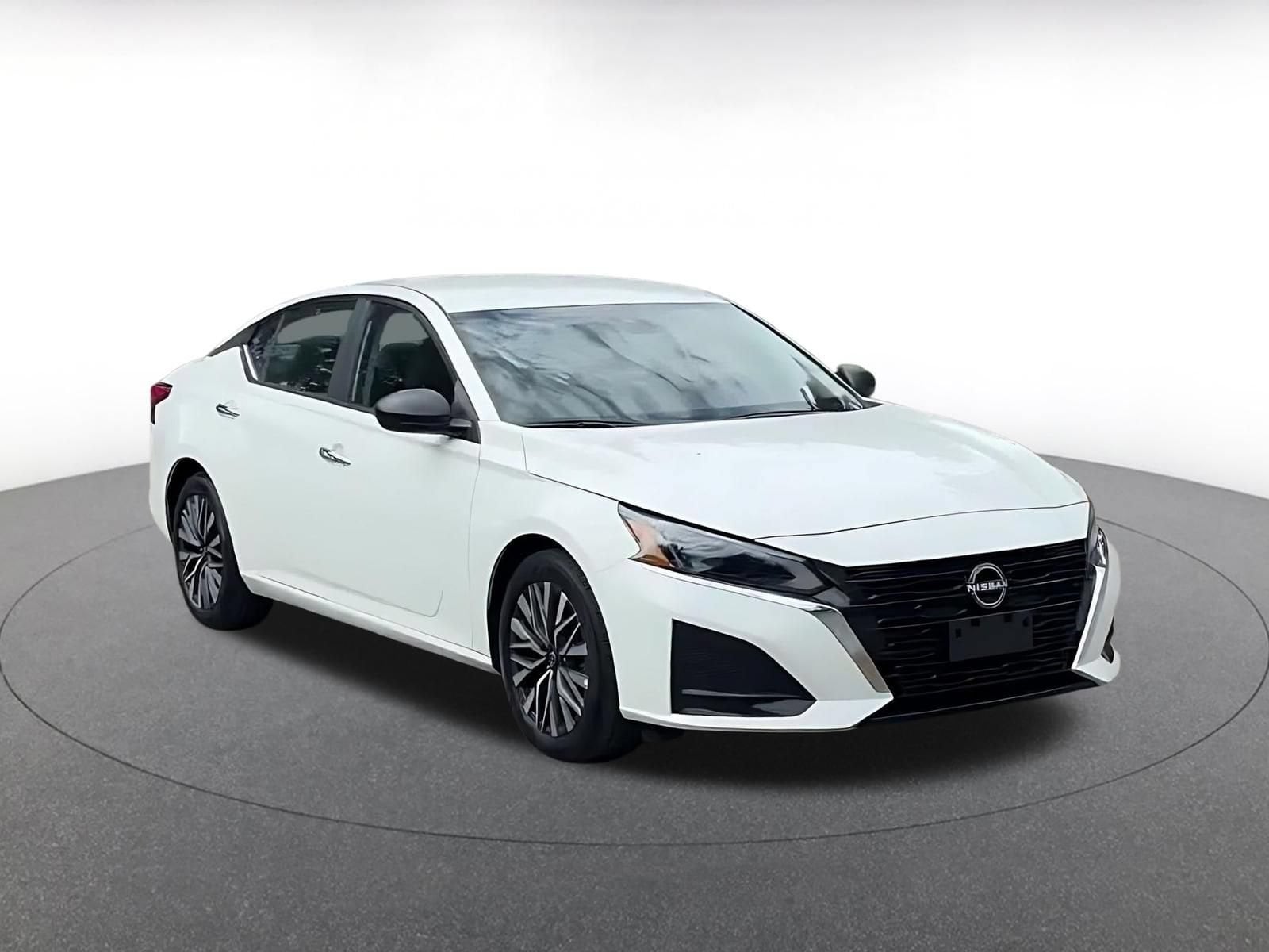 Thumbnail: 2025 Nissan Altima - 3