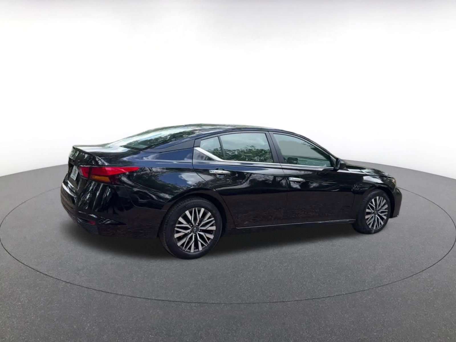 Thumbnail: 2025 Nissan Altima - 16