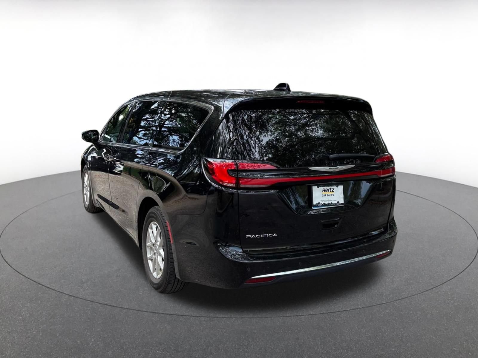 Thumbnail: 2025 Chrysler Pacifica - 5