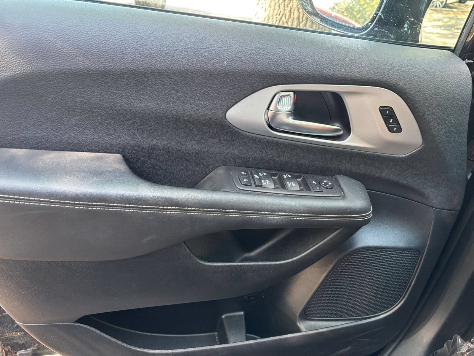 Thumbnail: 2025 Chrysler Pacifica - 18