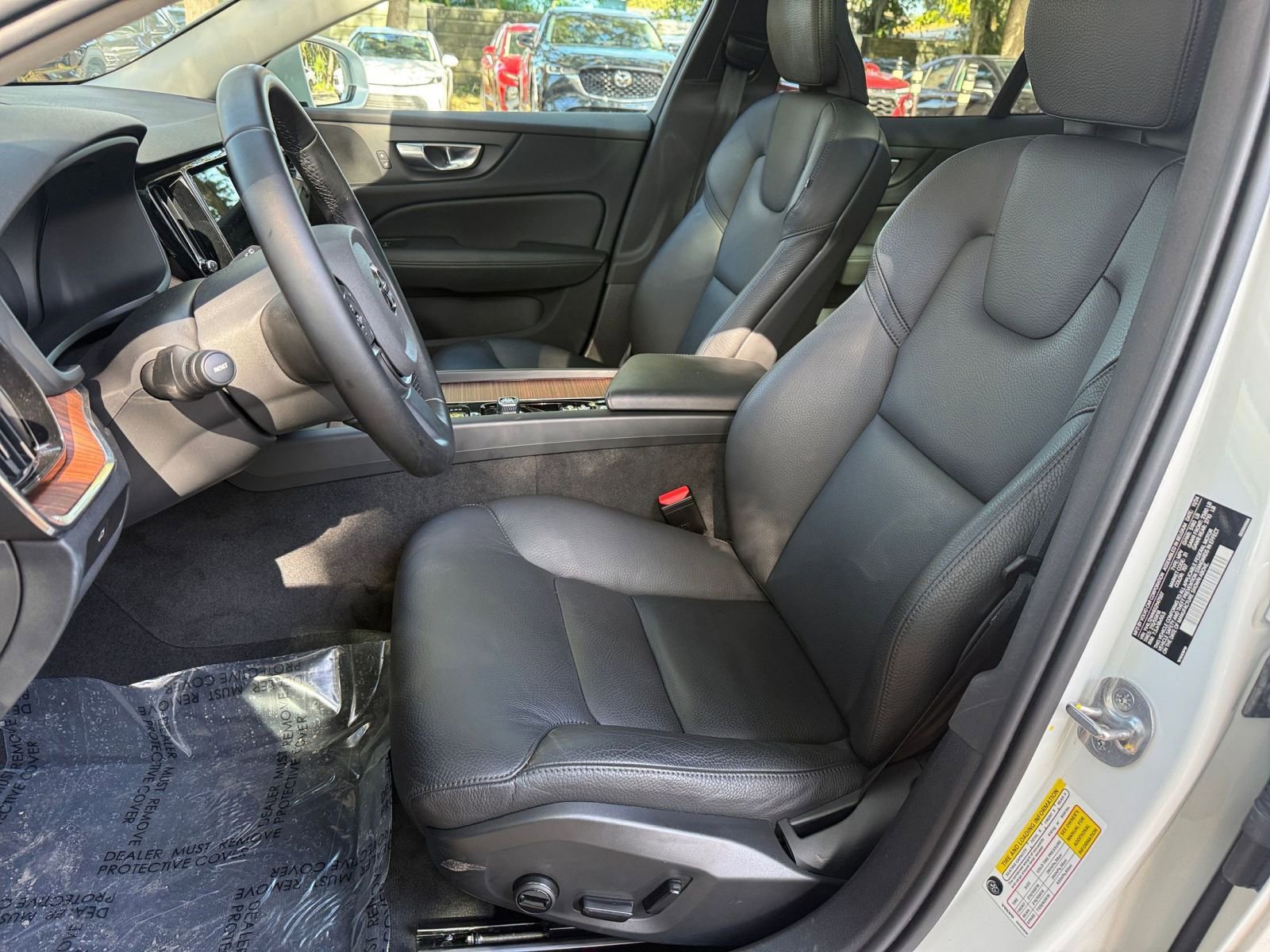 Thumbnail: 2025 Volvo S60 - 31