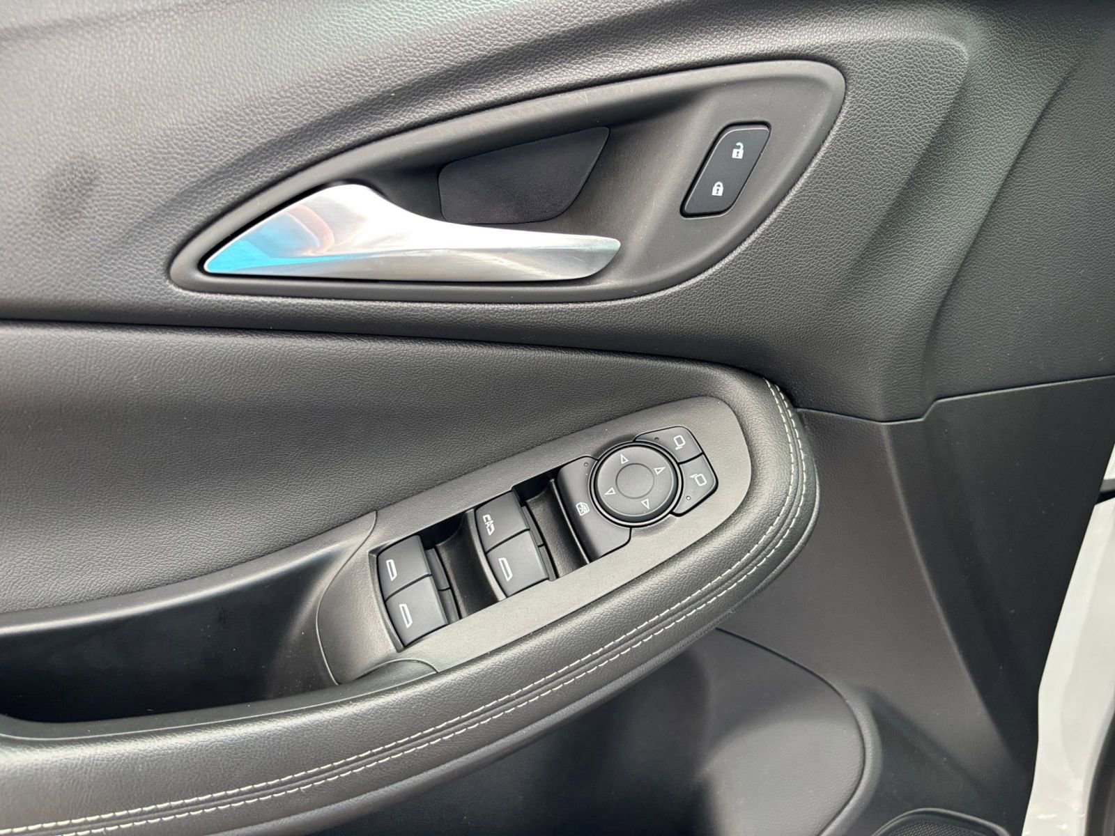 Thumbnail: 2025 Buick Encore GX - 18