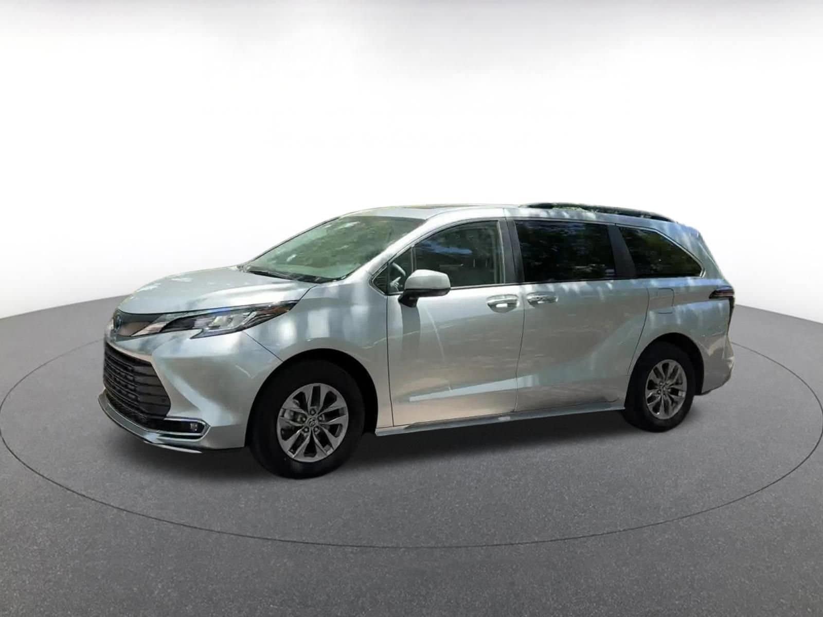 Thumbnail: 2023 Toyota Sienna - 7