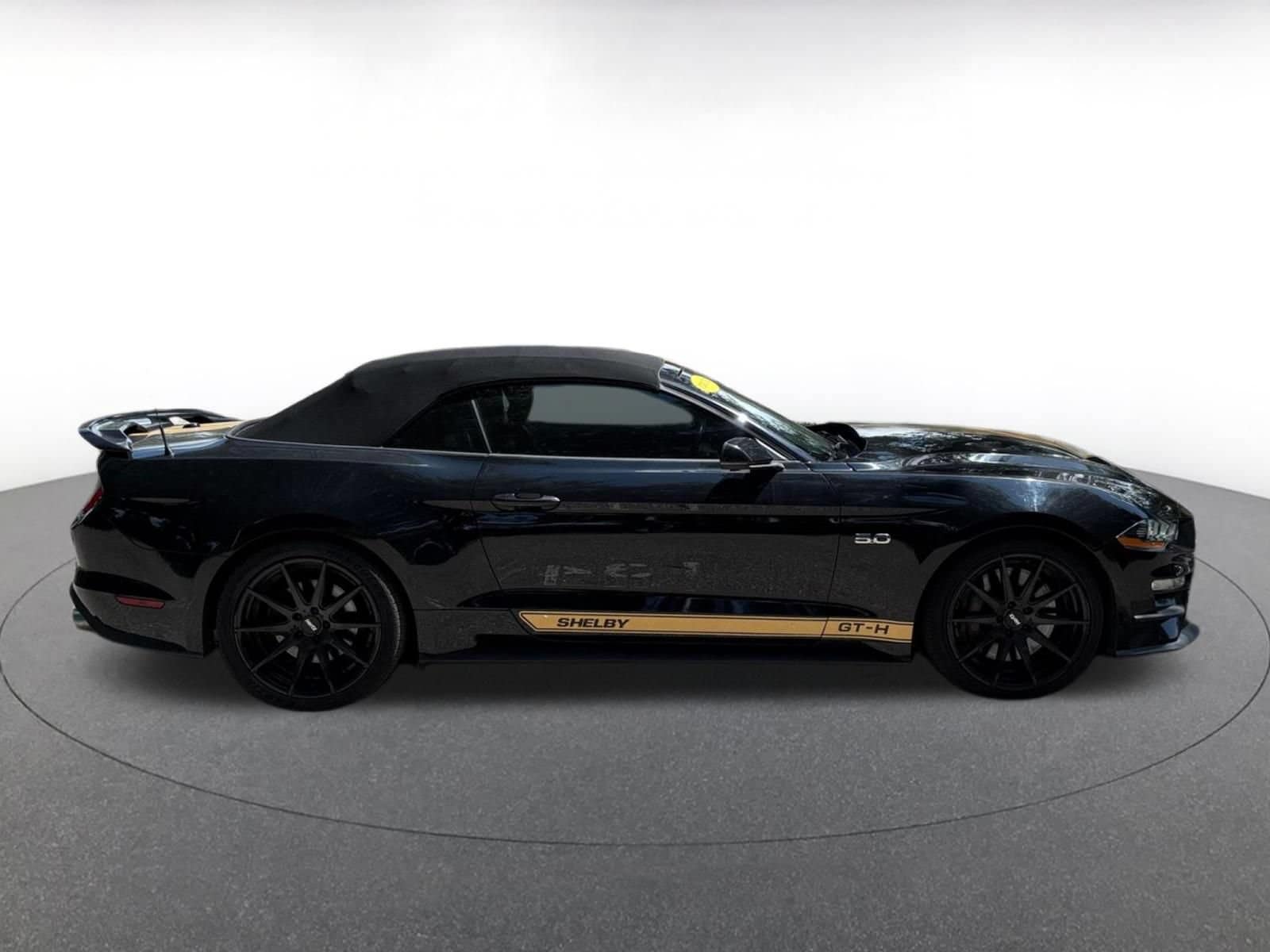 Thumbnail: 2022 Ford Mustang - 8