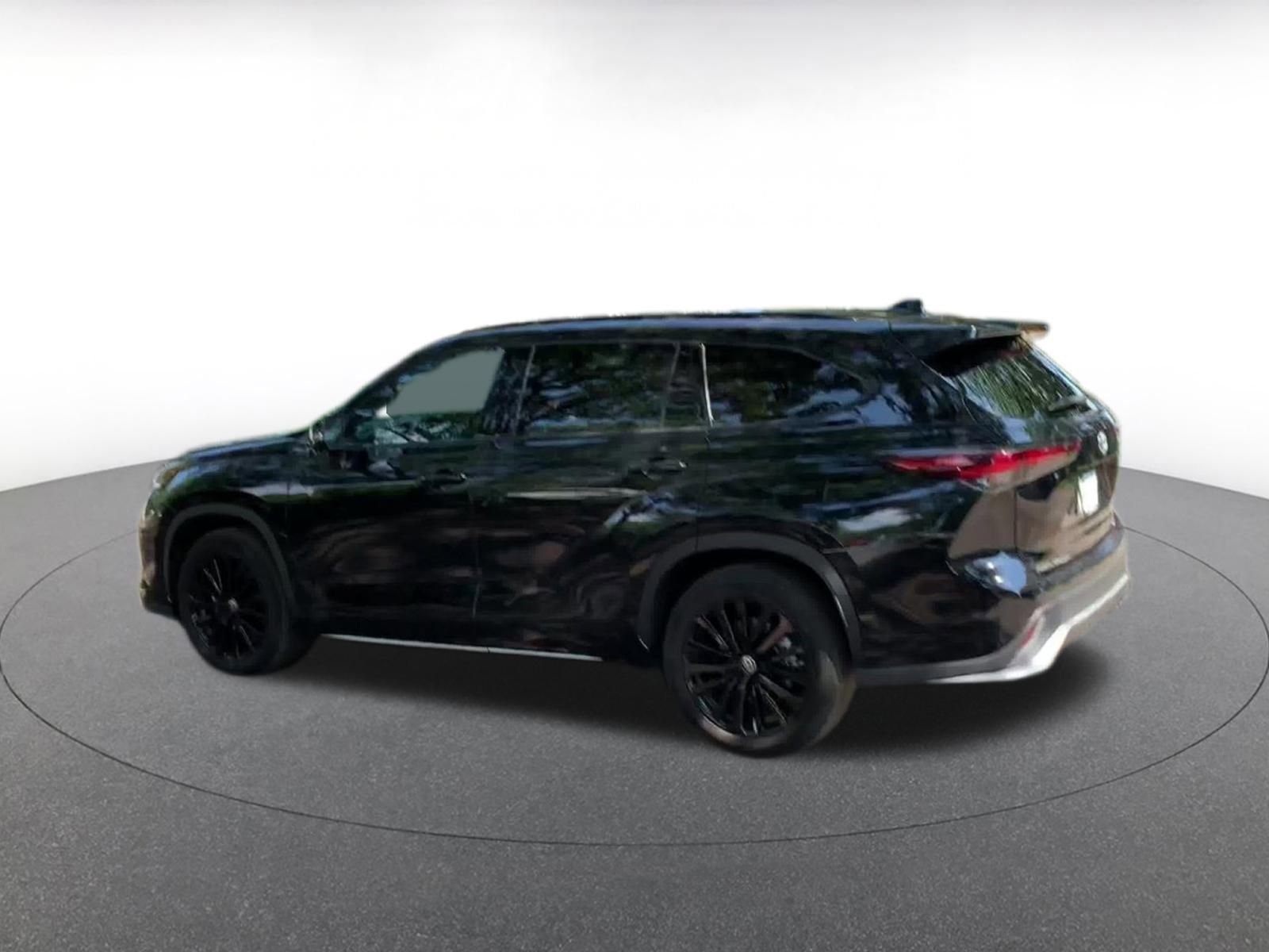Thumbnail: 2024 Toyota Highlander - 10