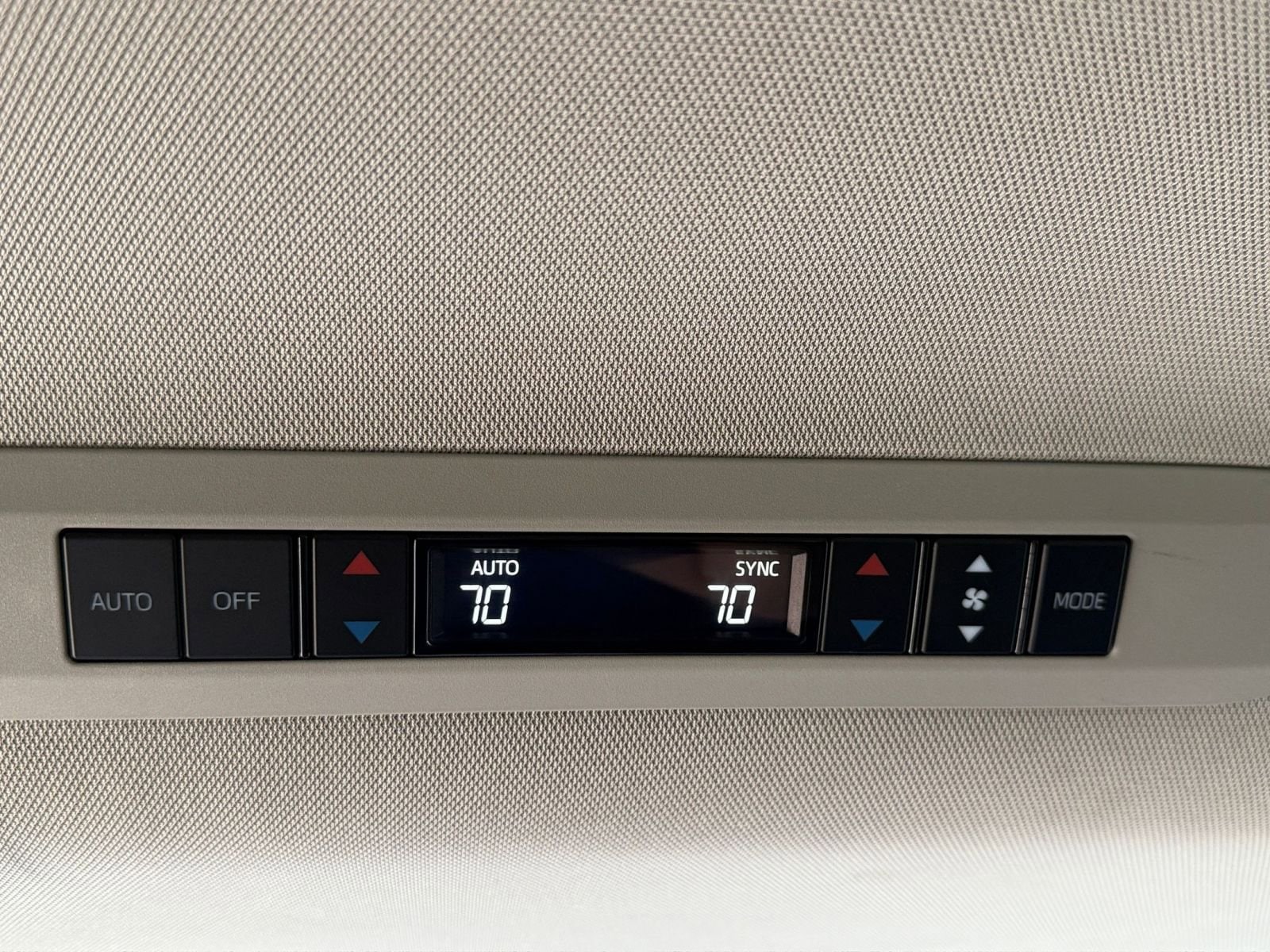 Thumbnail: 2023 Toyota Sienna - 23