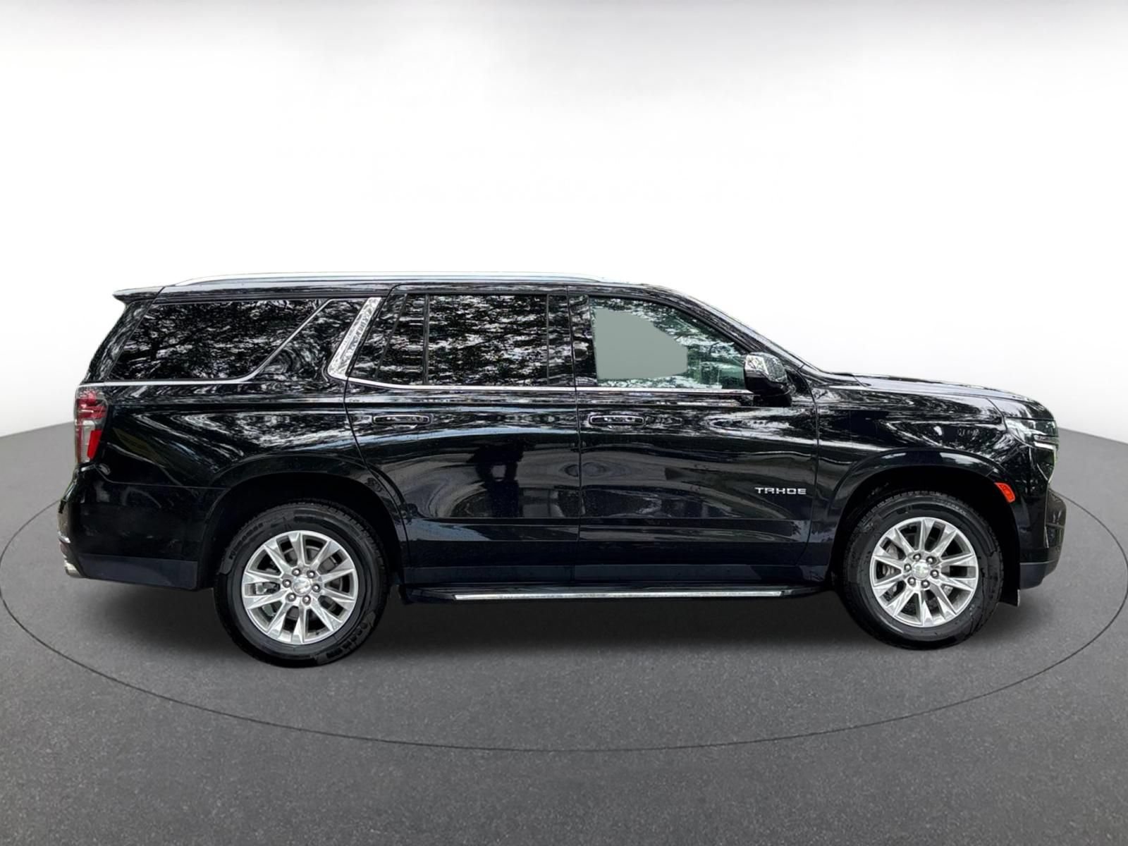 Thumbnail: 2023 Chevrolet Tahoe - 14