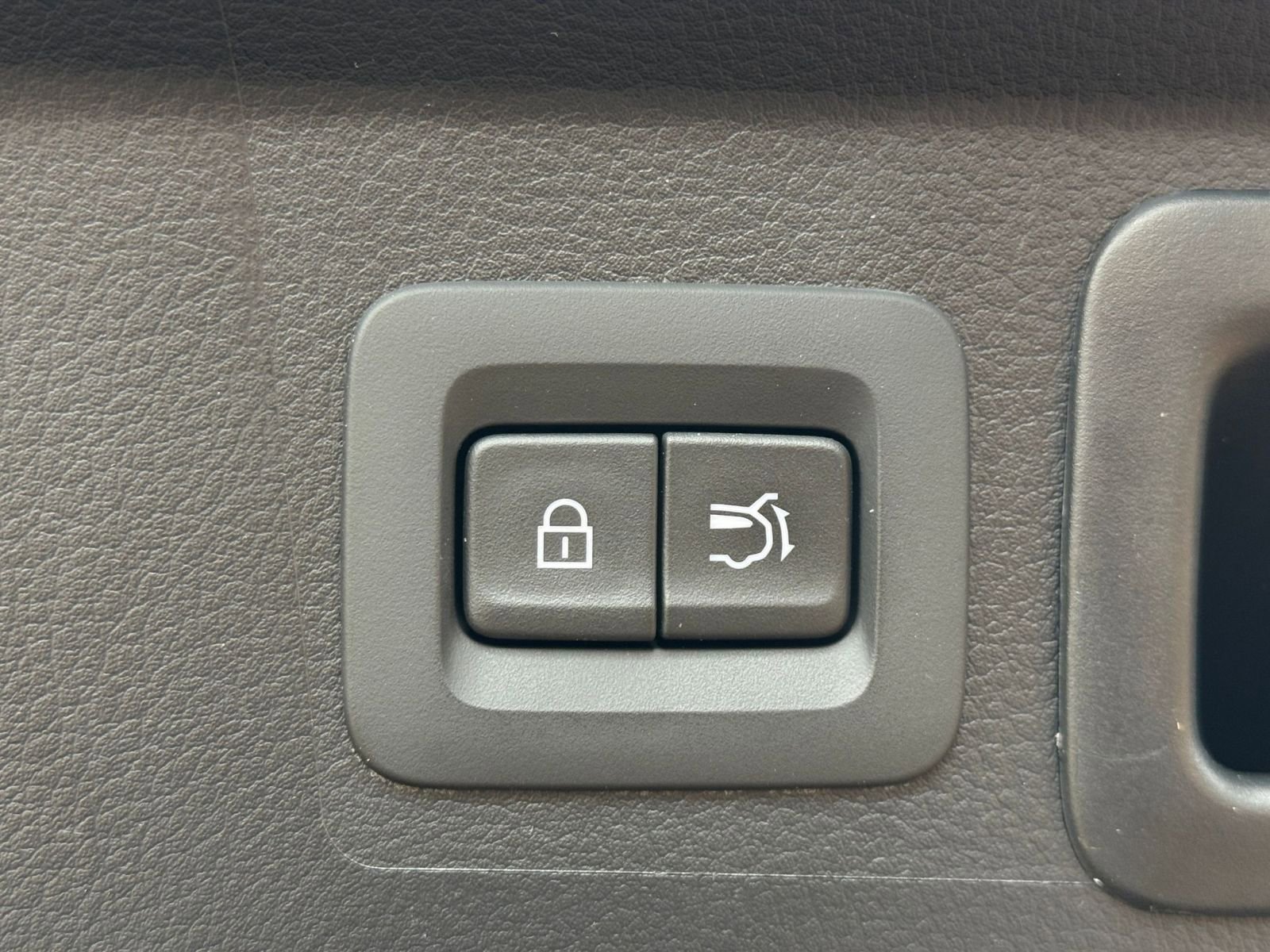 Thumbnail: 2025 Mazda CX-50 - 21