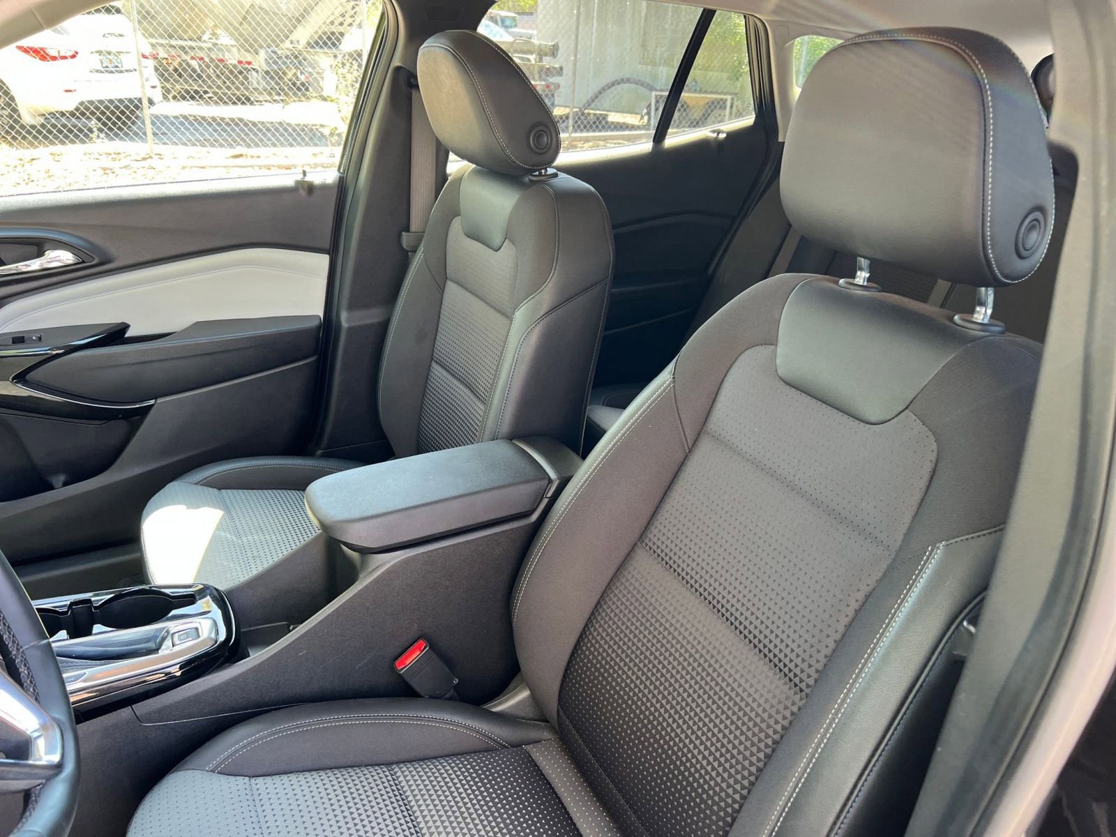 Thumbnail: 2025 Chevrolet Trax - 32