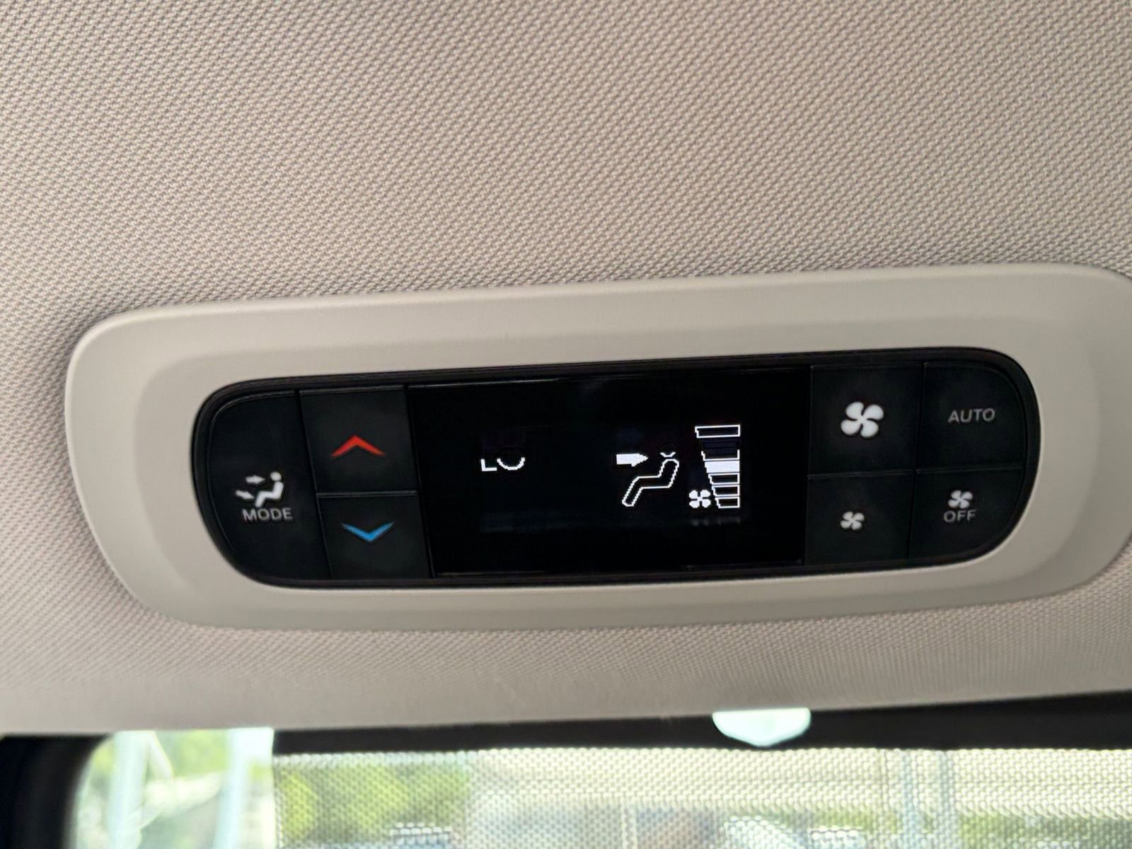 Thumbnail: 2024 Chrysler Pacifica - 25