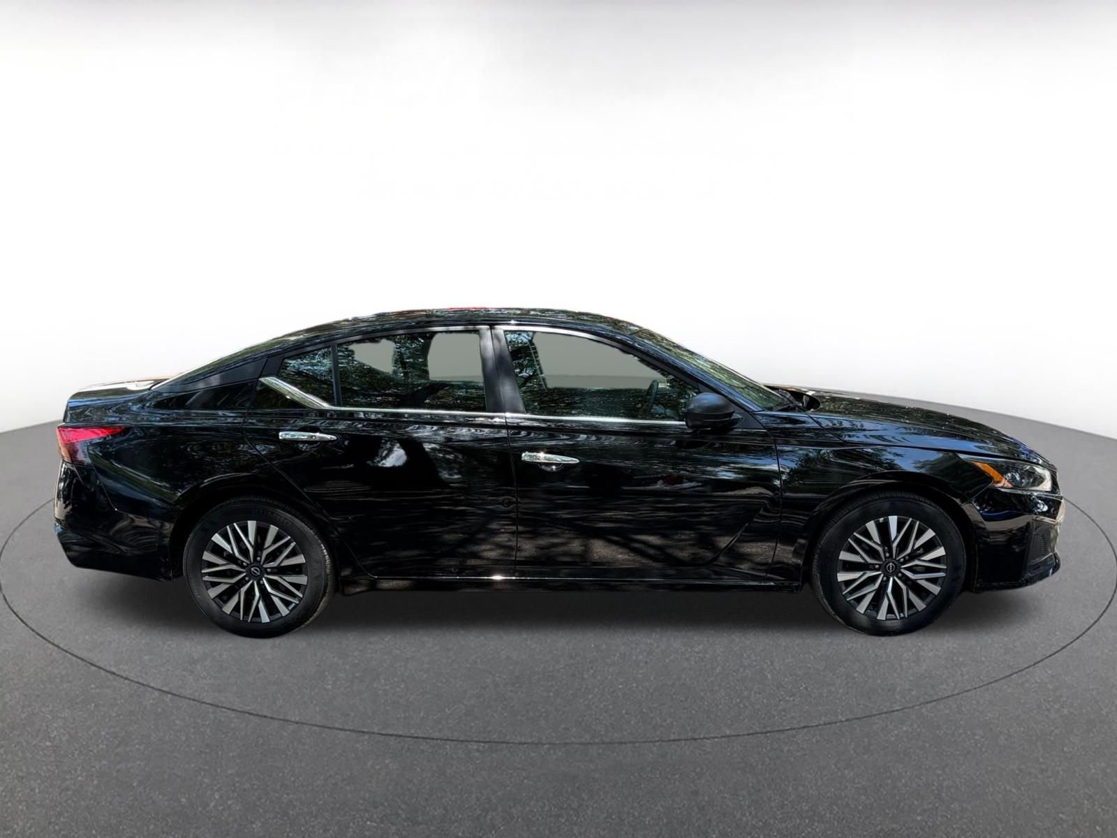 Thumbnail: 2025 Nissan Altima - 25
