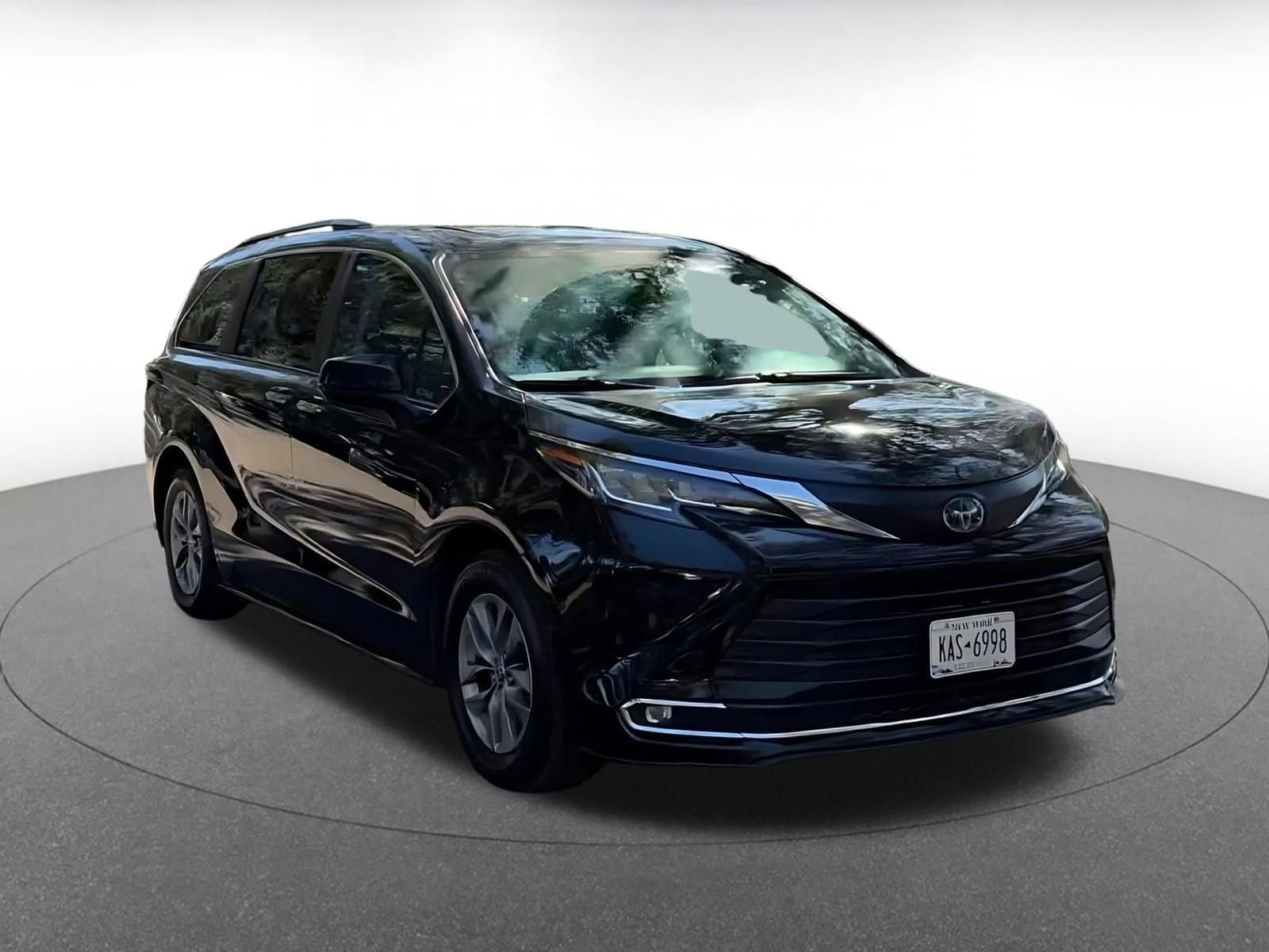Thumbnail: 2023 Toyota Sienna - 3