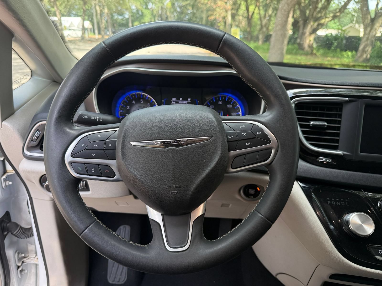 Thumbnail: 2023 Chrysler Voyager - 27