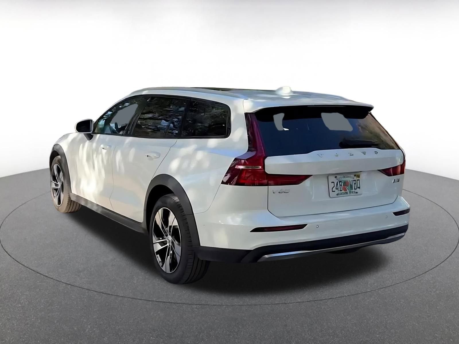 Thumbnail: 2025 Volvo S60 - 11