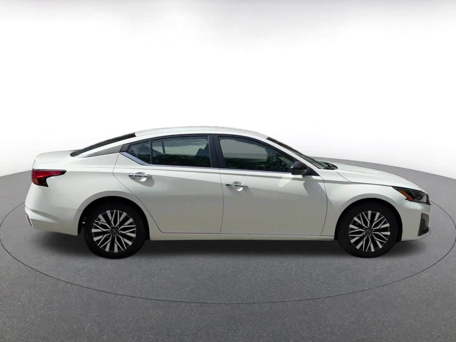Thumbnail: 2025 Nissan Altima - 16