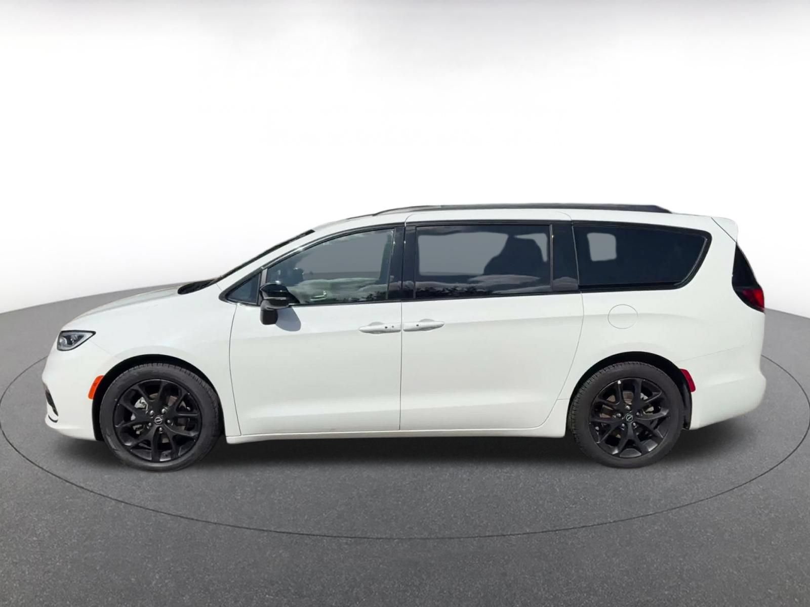 Thumbnail: 2025 Chrysler Pacifica - 7