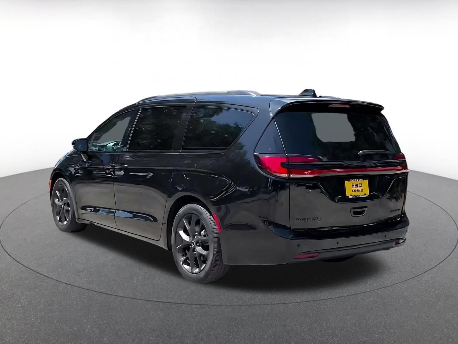 Thumbnail: 2025 Chrysler Pacifica - 10